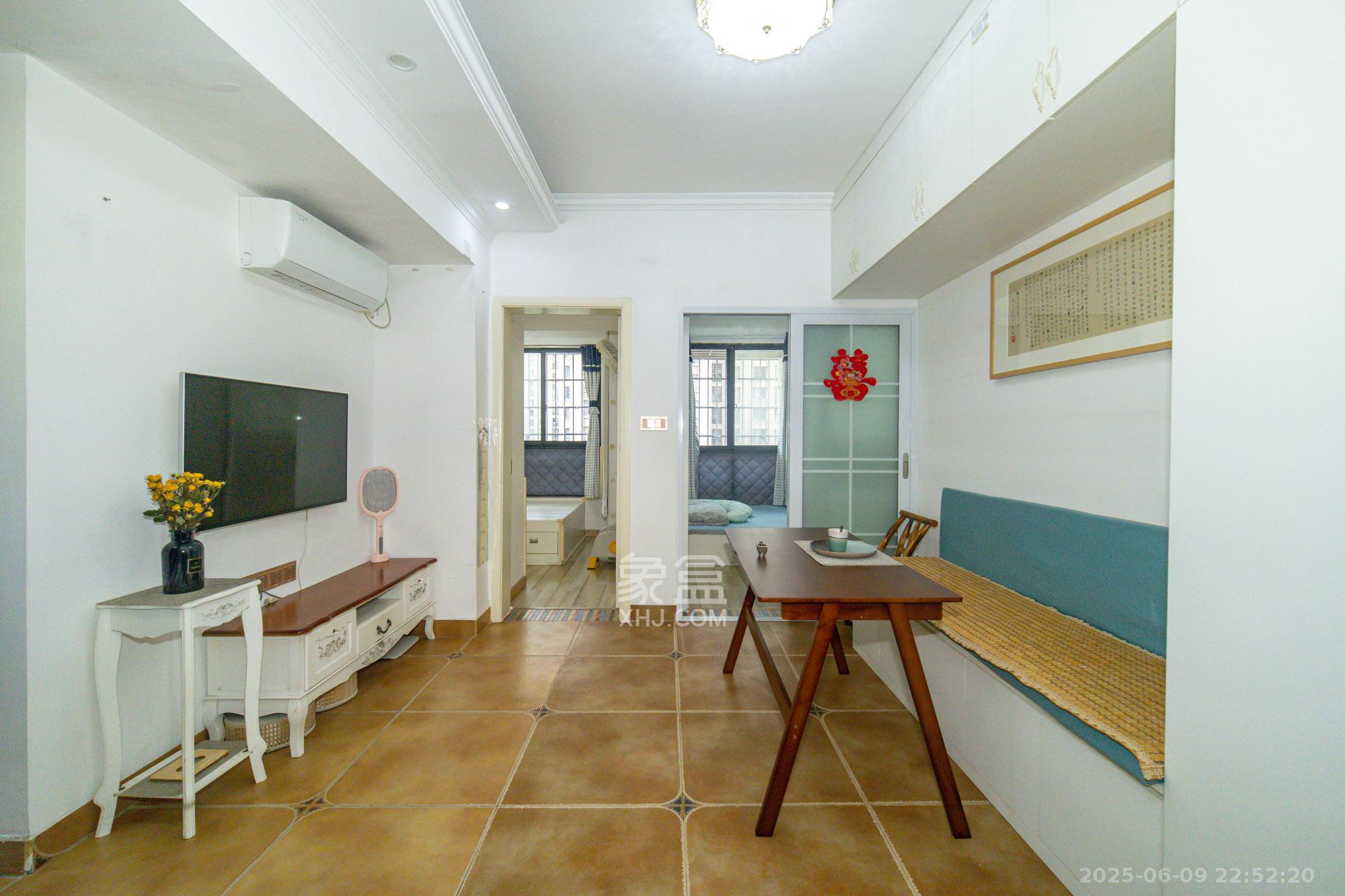 印山蓝色海岸 2室2厅1卫 38.0万 印山蓝色海岸 2室2厅1卫 38.0万客厅