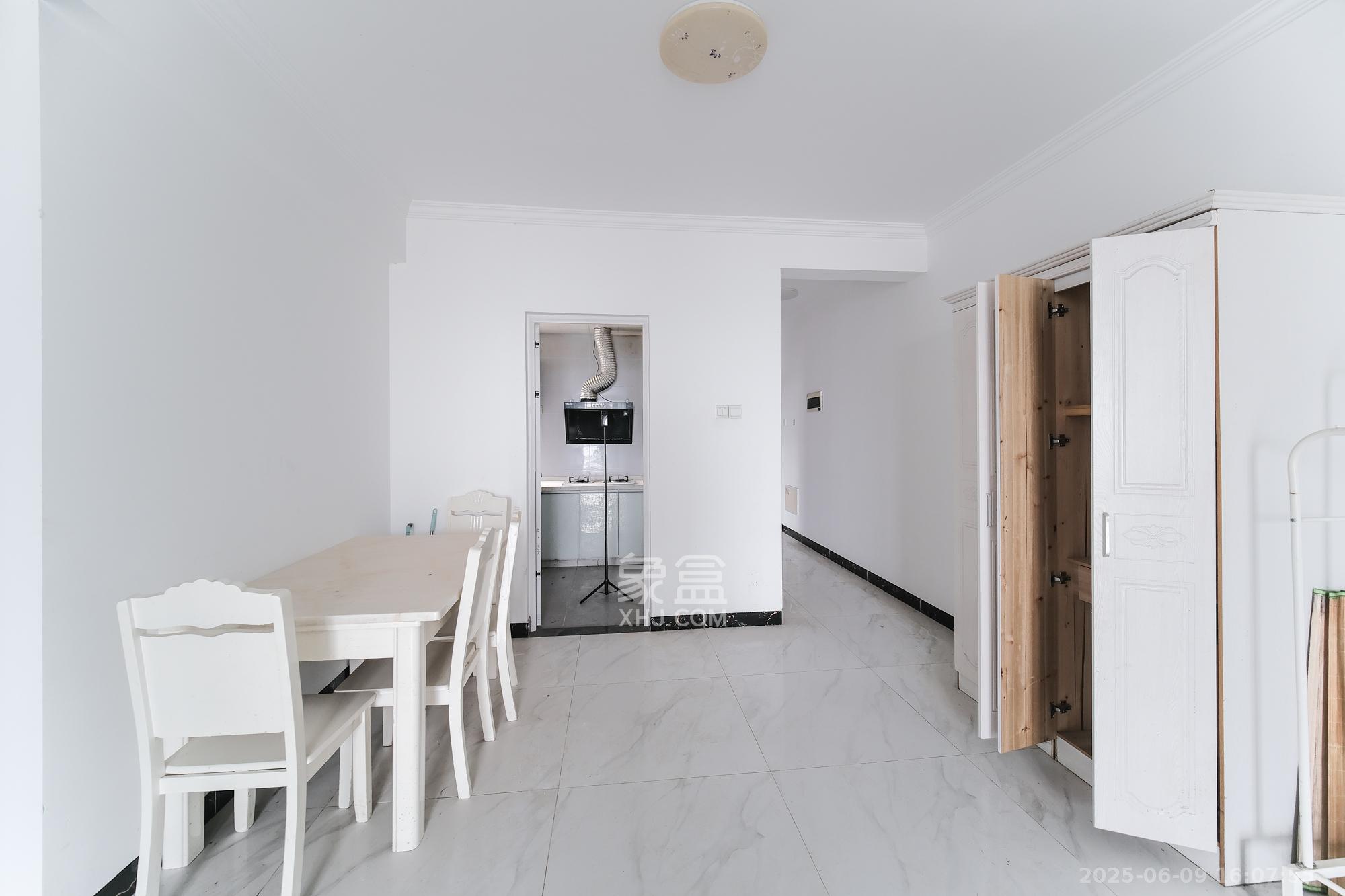 和悦城(蟠龙景苑) 3室2厅1卫 50.2万 和悦城(蟠龙景苑) 3室2厅1卫 50.2万客厅