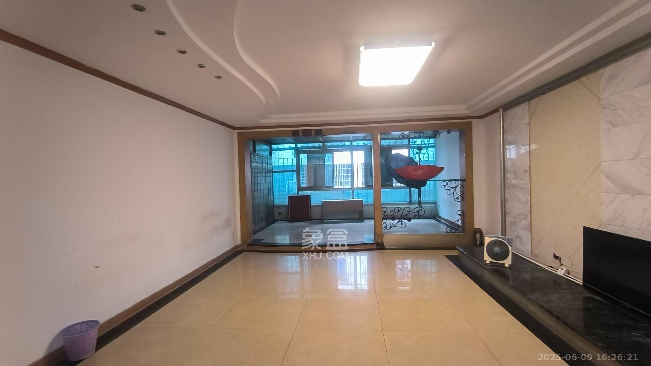 鸿园小区  4室2厅2卫    3400.0元/月 鸿园小区  4室2厅2卫    3400.0元/月