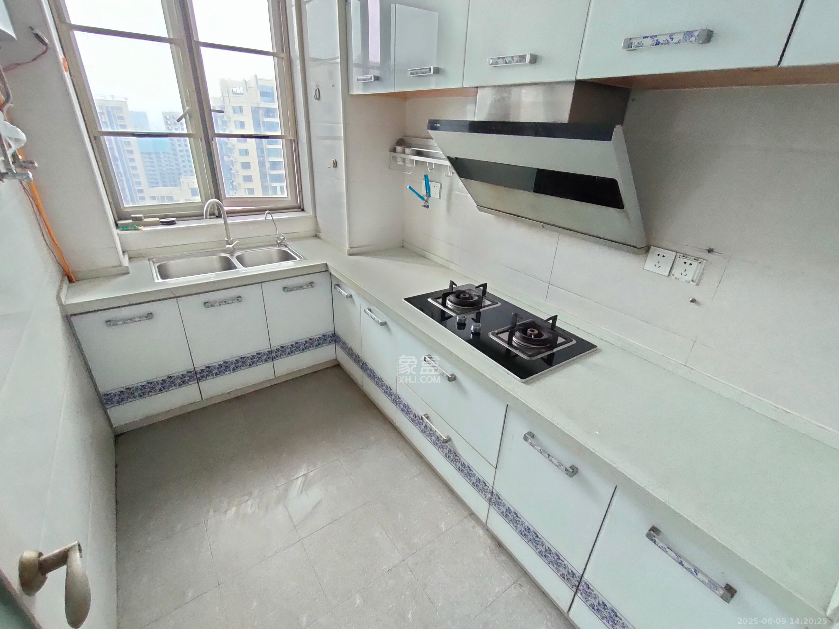 新城新世界一二三期 3室2厅1卫 2200.0元/月 新城新世界一二三期 3室2厅1卫 2200.0元/月室内图