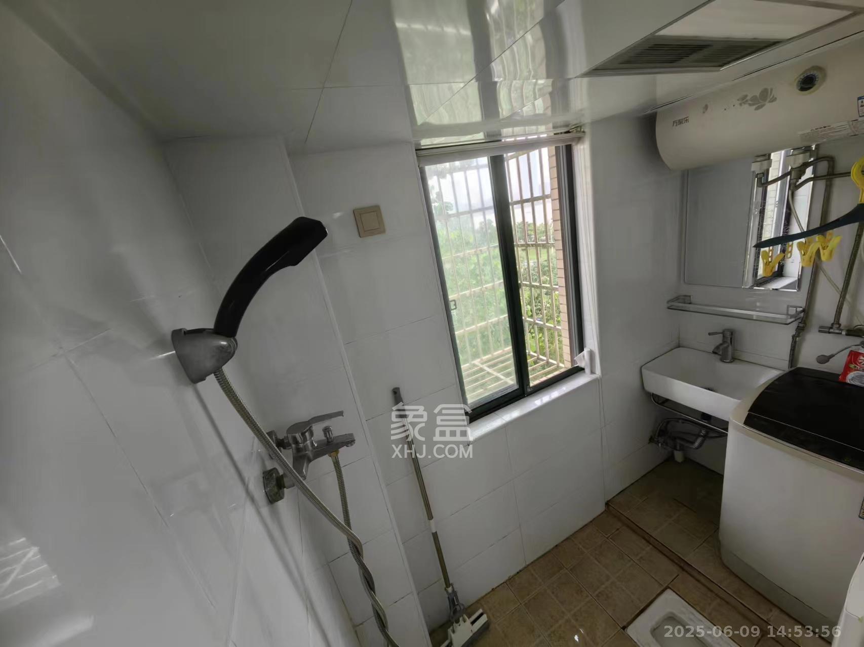 麓枫和苑 1室2厅2卫 800.0元/月 麓枫和苑 1室2厅2卫 800.0元/月室内图