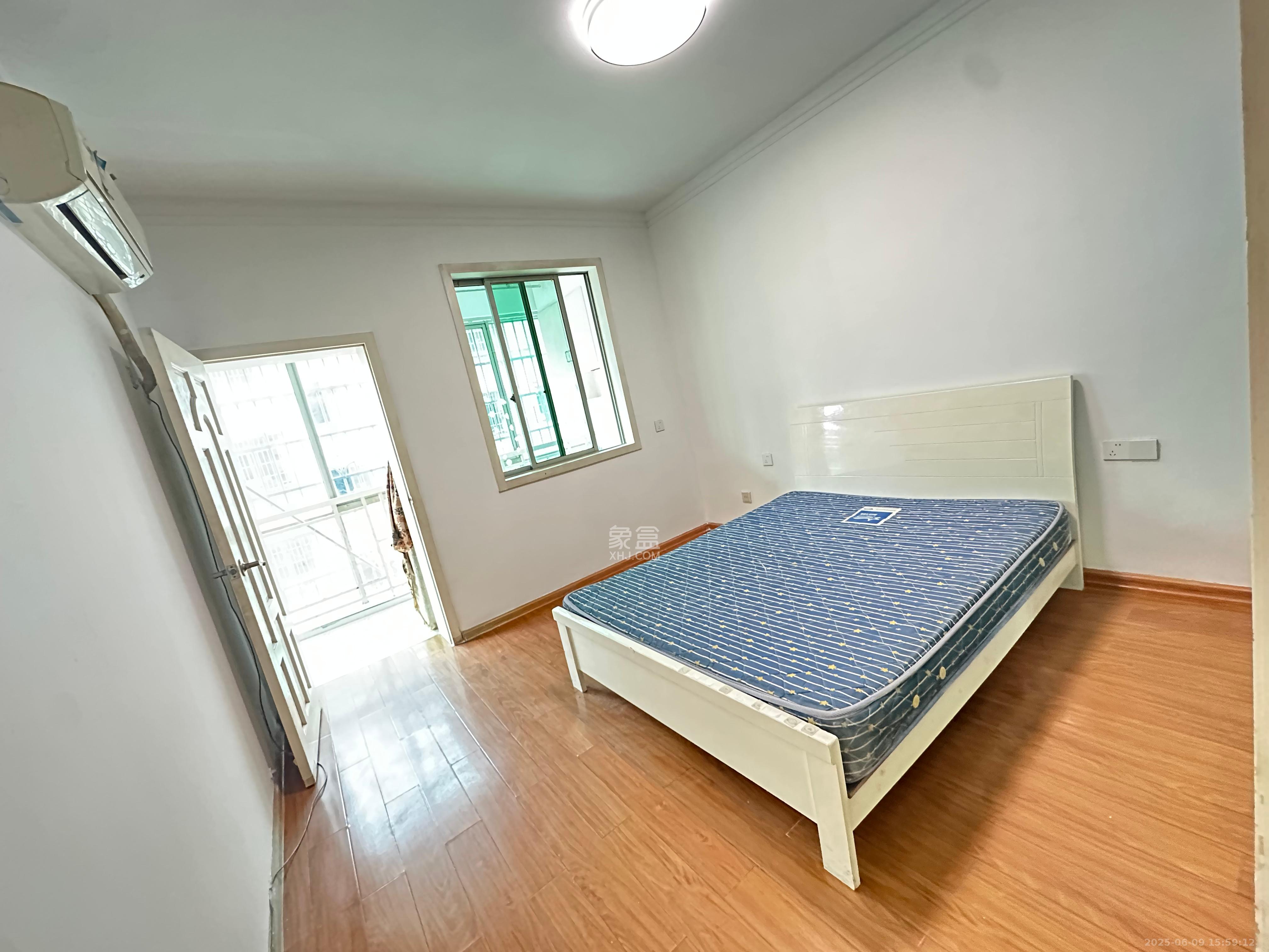 中南汽车世界 2室2厅1卫 1100.0元/月 中南汽车世界 2室2厅1卫 1100.0元/月室内图