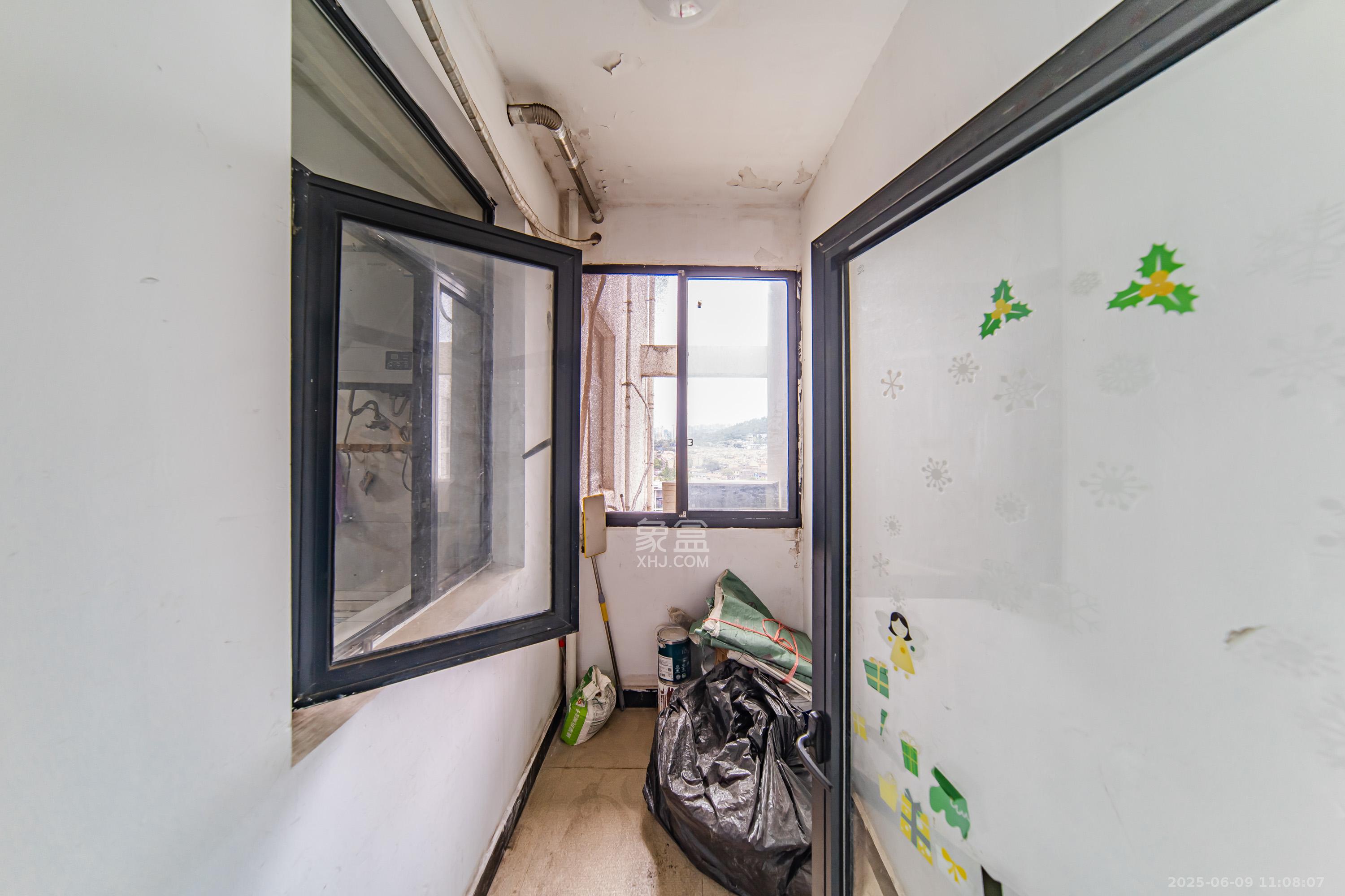 阳光100三期 3室2厅1卫 2400.0元/月 阳光100三期 3室2厅1卫 2400.0元/月室内图