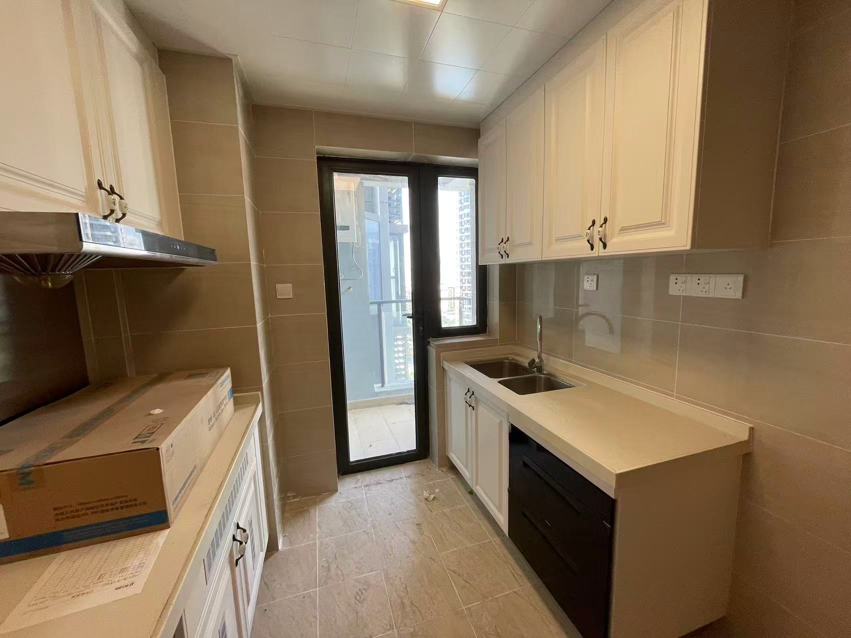 恒大美丽沙天瑞湾 3室2厅2卫 3500.0元/月 恒大美丽沙天瑞湾 3室2厅2卫 3500.0元/月室内图