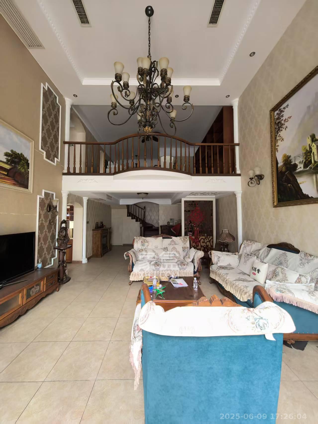 金色比华利 7室3厅3卫 5200.0元/月 金色比华利 7室3厅3卫 5200.0元/月室内图