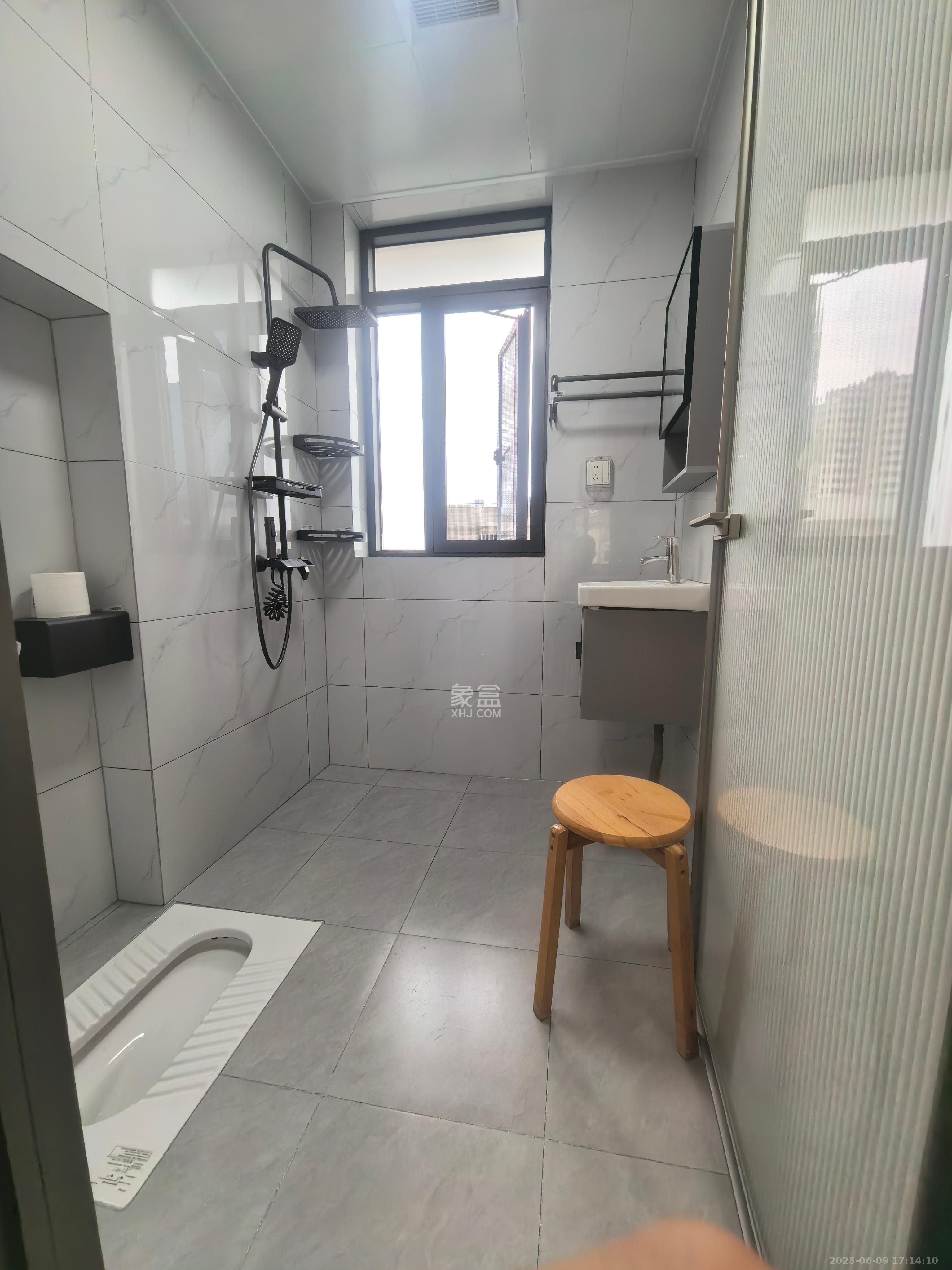 湘农桥社区 3室2厅2卫 2600.0元/月 湘农桥社区 3室2厅2卫 2600.0元/月室内图