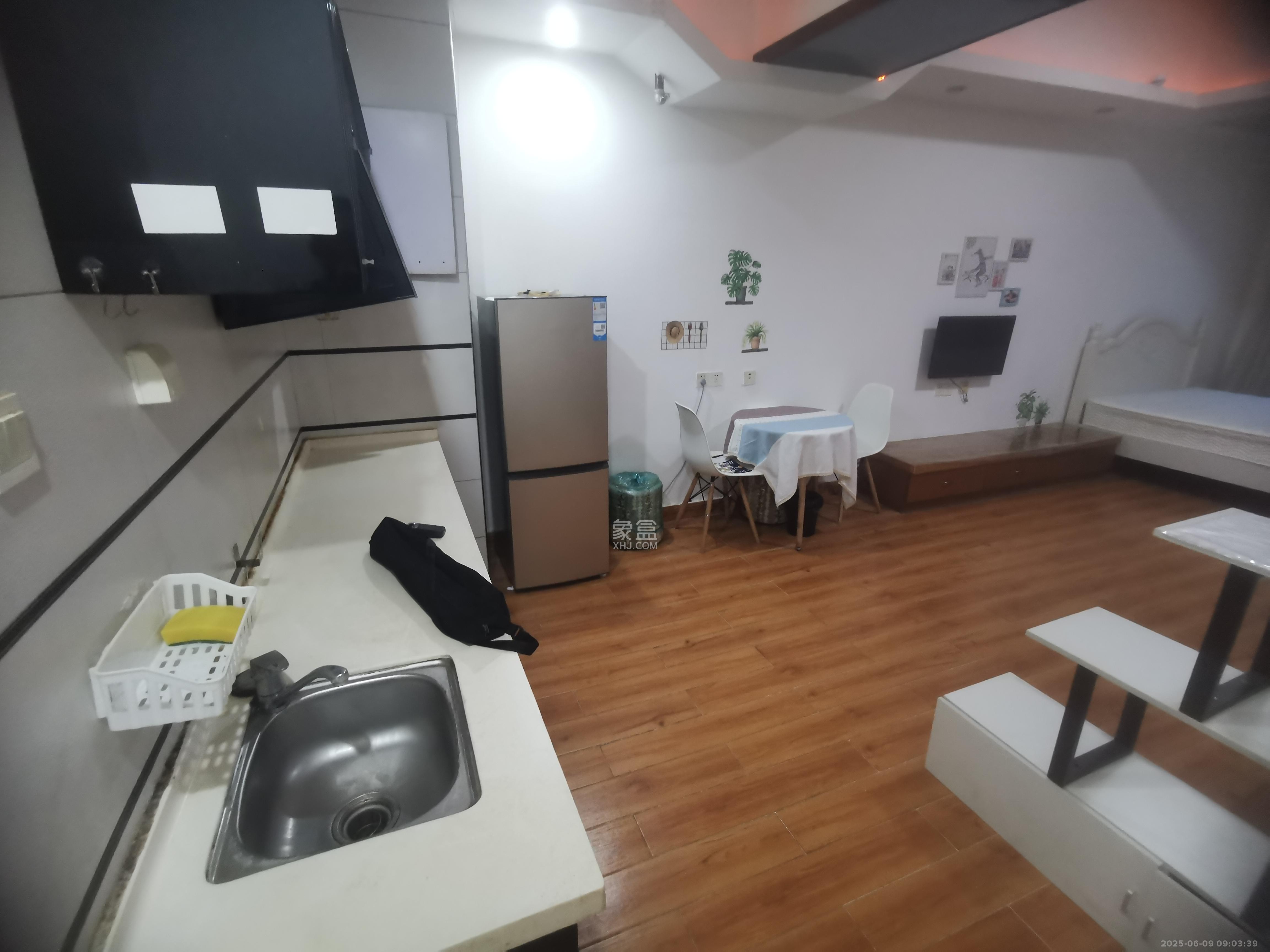 昊天大厦 1室1厅1卫 1700.0元/月 昊天大厦 1室1厅1卫 1700.0元/月室内图