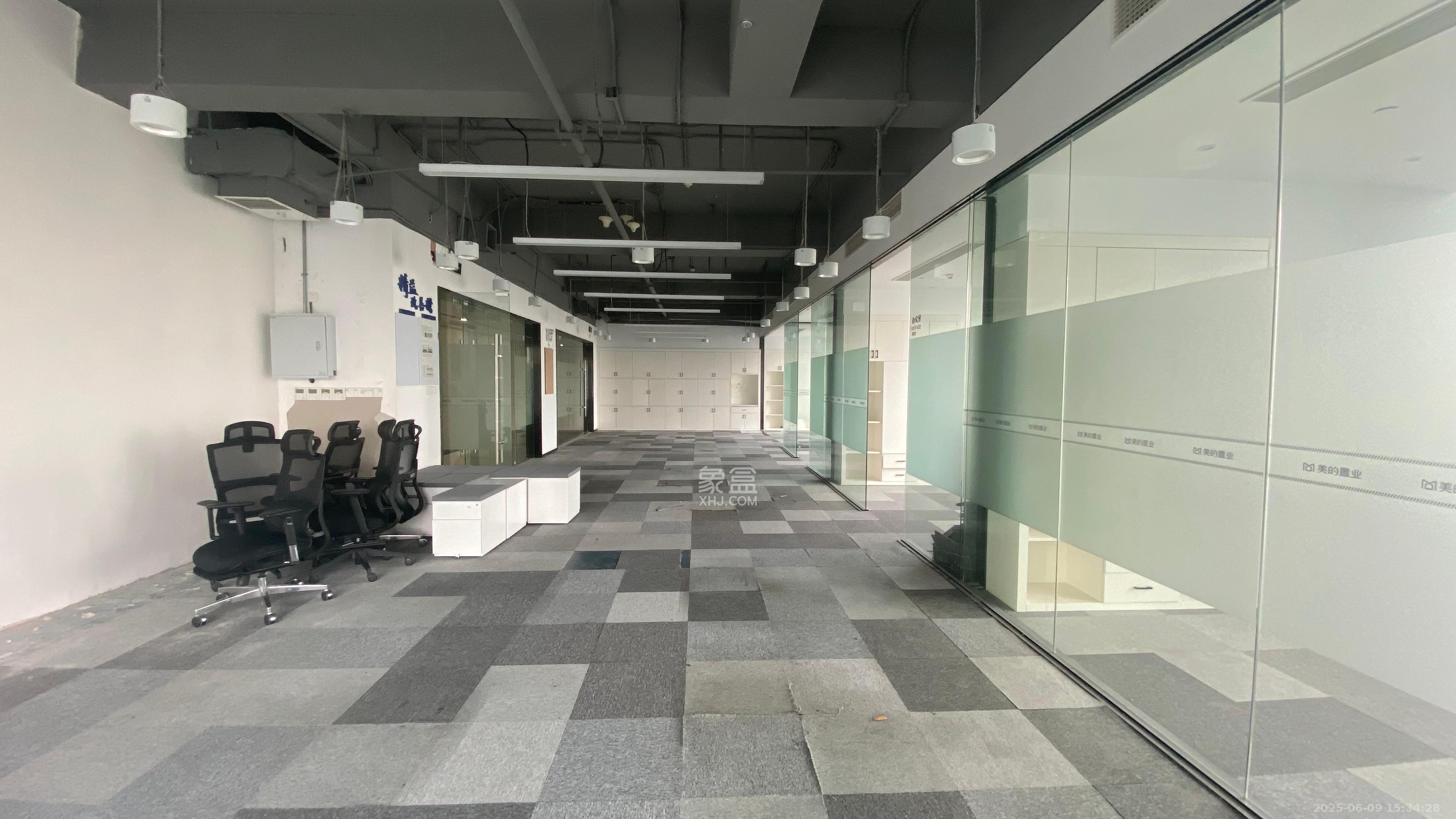 运达中央广场一、二期 1室1厅1卫 28000.0元/月 运达中央广场一、二期 1室1厅1卫 28000.0元/月室内图