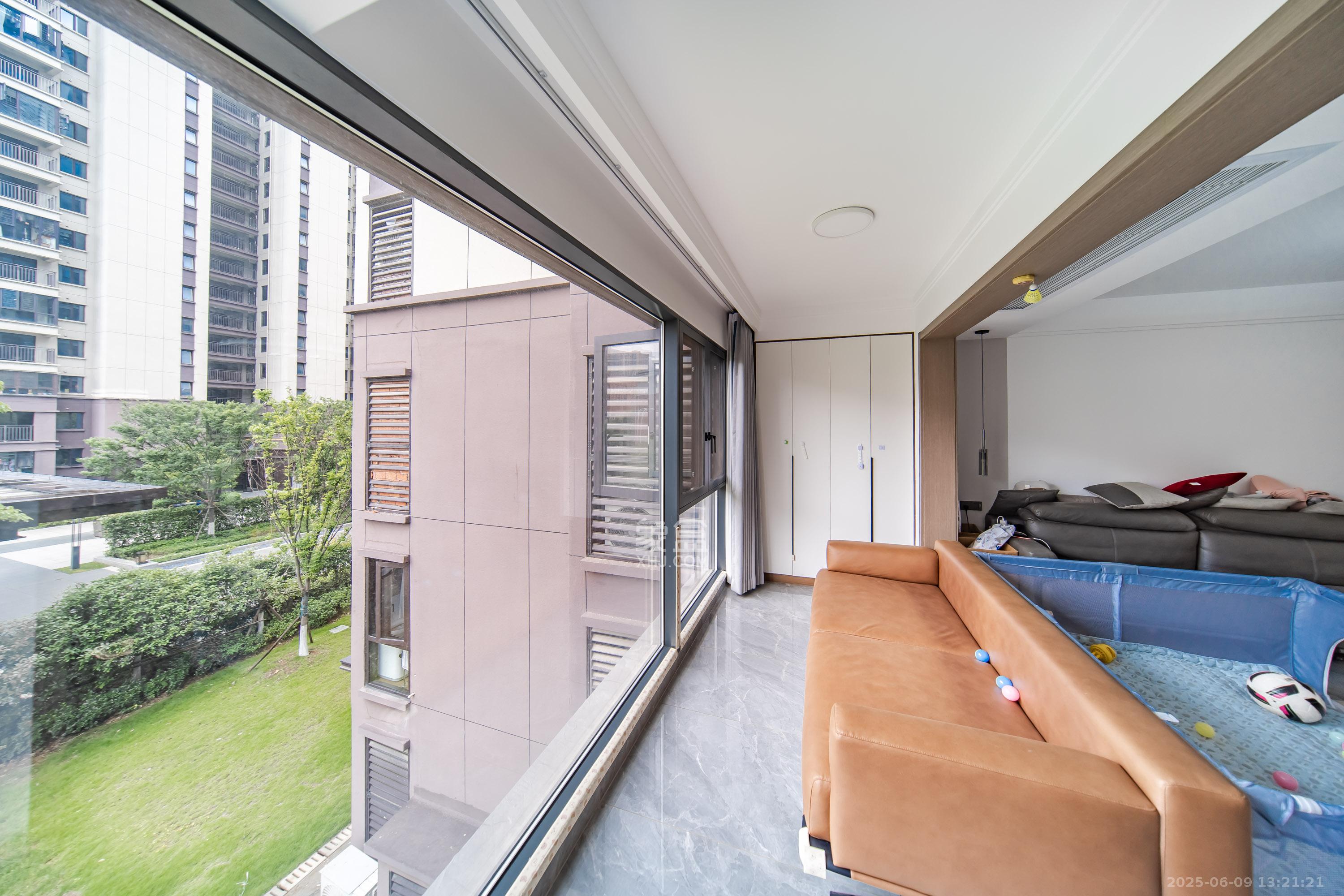 城发恒伟星雅韵(恒伟星辉苑) 4室2厅2卫 172.0万 城发恒伟星雅韵(恒伟星辉苑) 4室2厅2卫 172.0万阳台