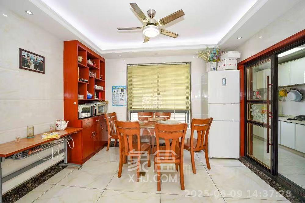 佳兆业君汇上品  3室2厅2卫    1900.0元/月室内图