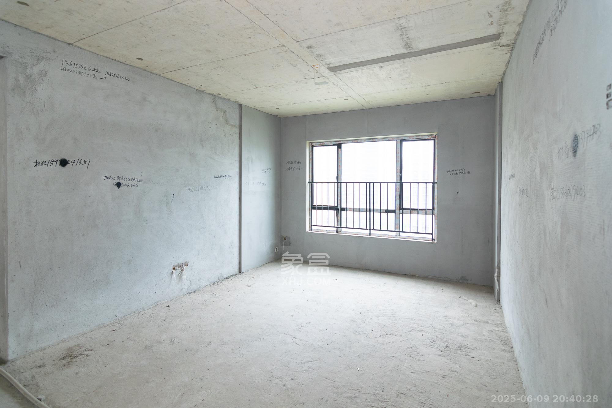 大汉汉府一期  4室2厅2卫    87.0万 大汉汉府一期  4室2厅2卫    87.0万客厅