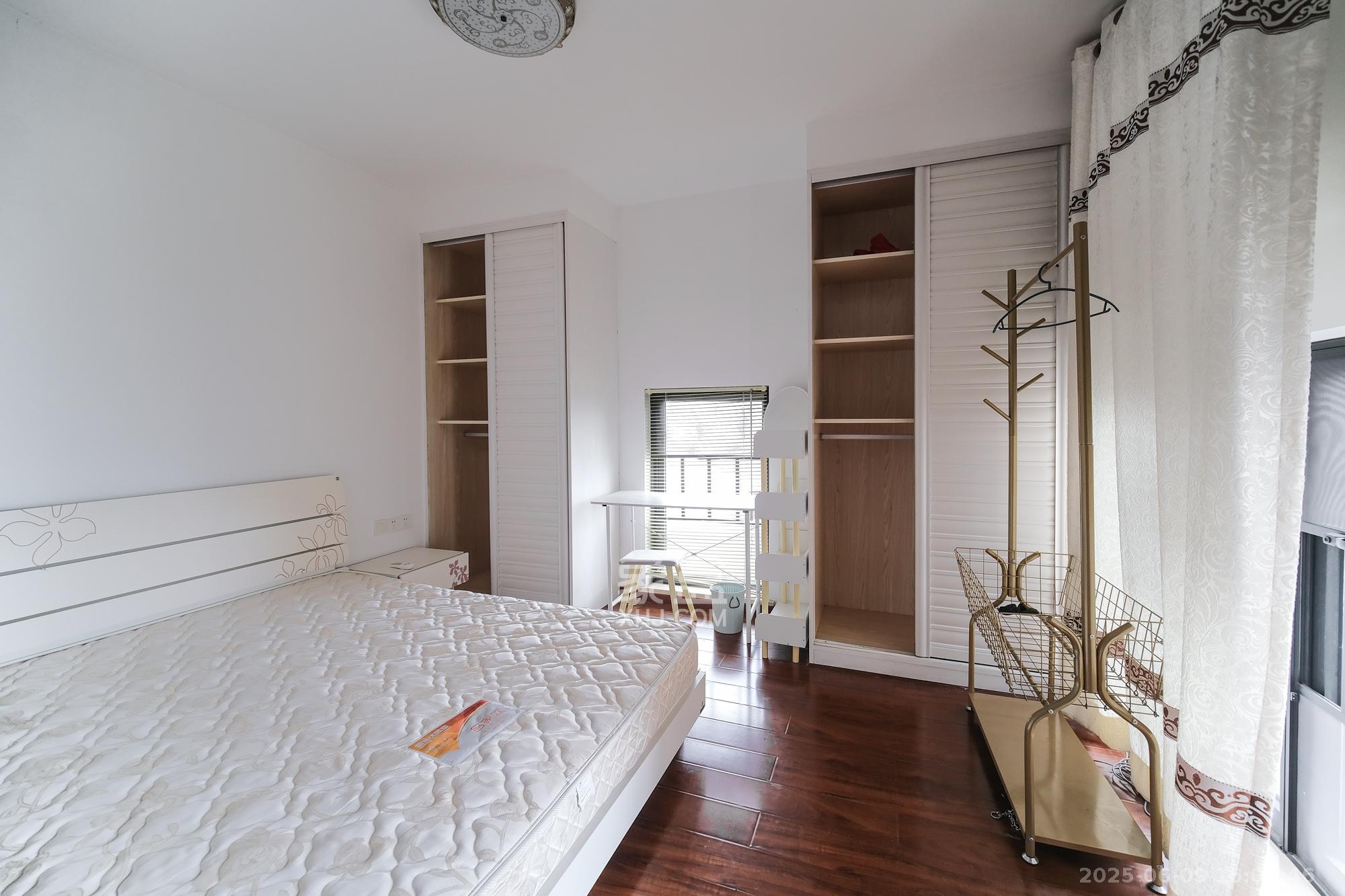 郡原居里  3室2厅3卫    63.0万 郡原居里  3室2厅3卫    63.0万卧室