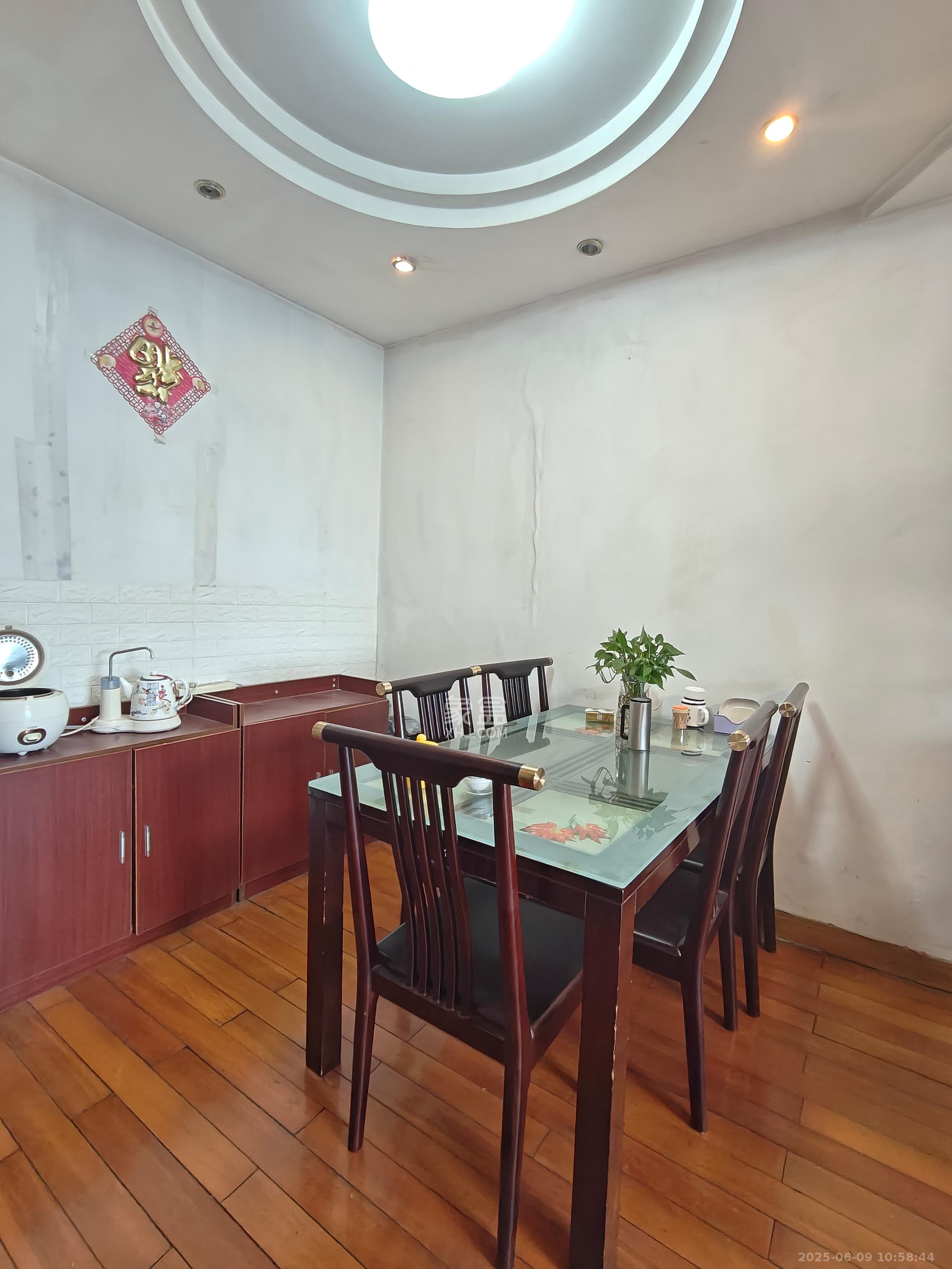 交通银行宿舍(浏城桥) 4室2厅1卫 3350.0元/月 交通银行宿舍(浏城桥) 4室2厅1卫 3350.0元/月室内图