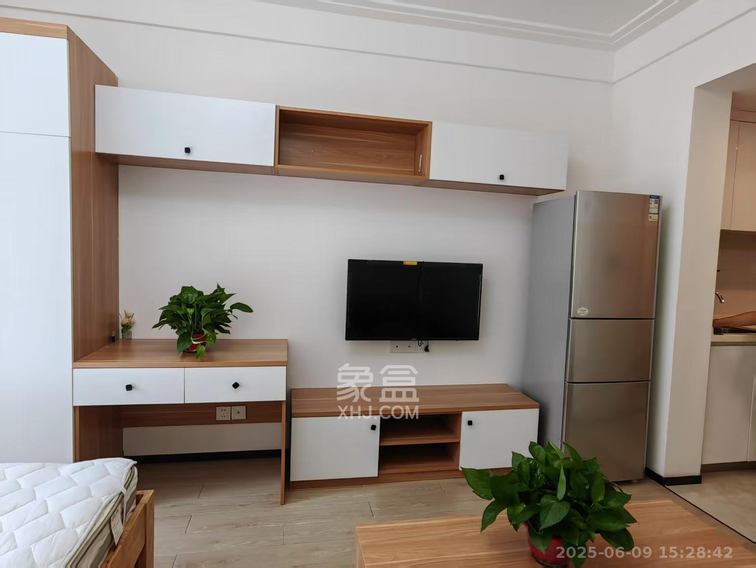 中海国际二期  1室1厅1卫    1300.0元/月 中海国际二期  1室1厅1卫    1300.0元/月