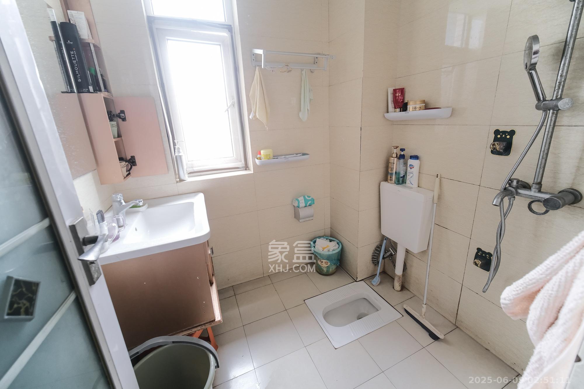 山水湾 2室2厅1卫 55.0万 山水湾 2室2厅1卫 55.0万卫生间