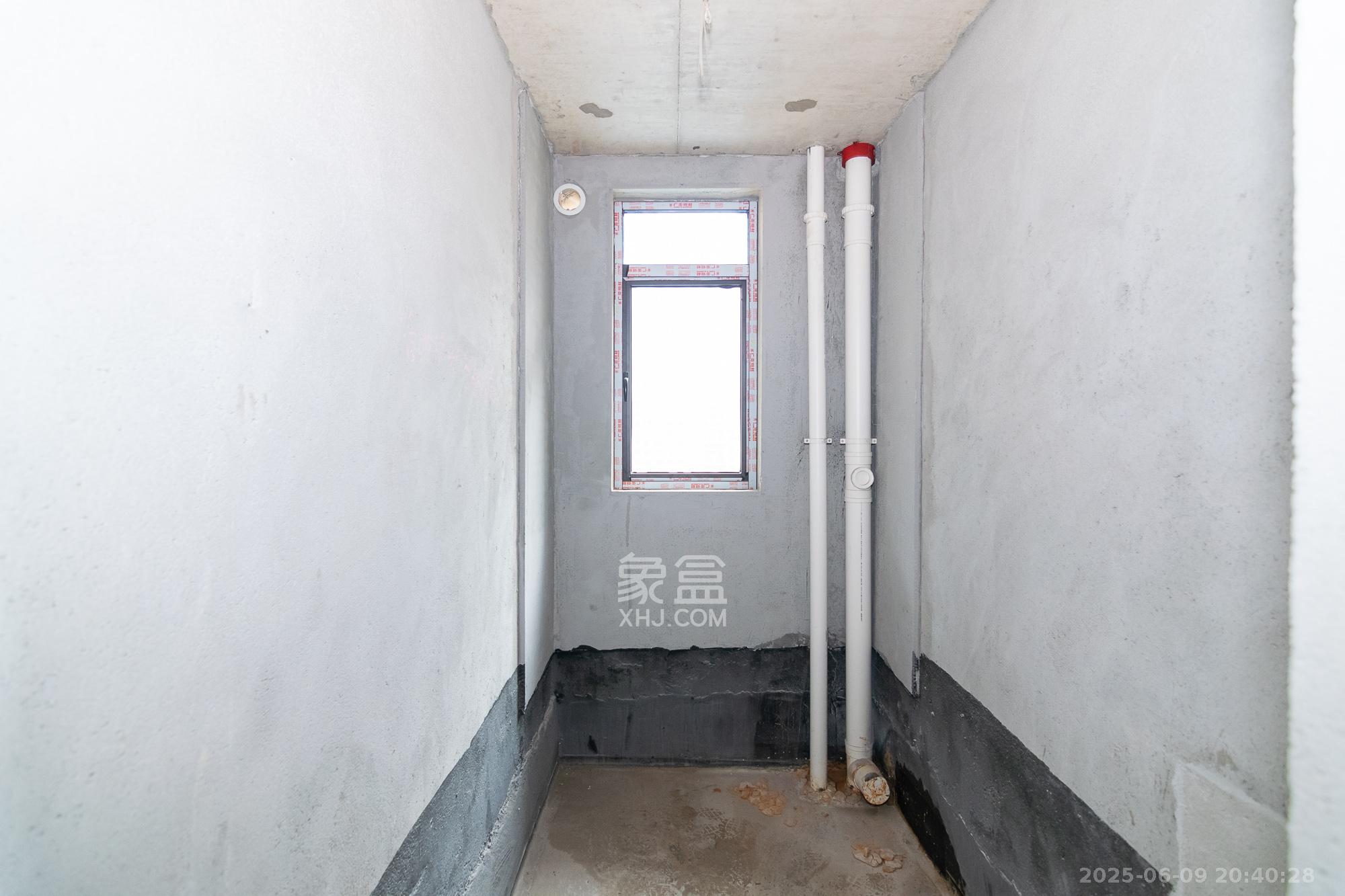 大汉汉府一期  4室2厅2卫    87.0万 大汉汉府一期  4室2厅2卫    87.0万卫生间