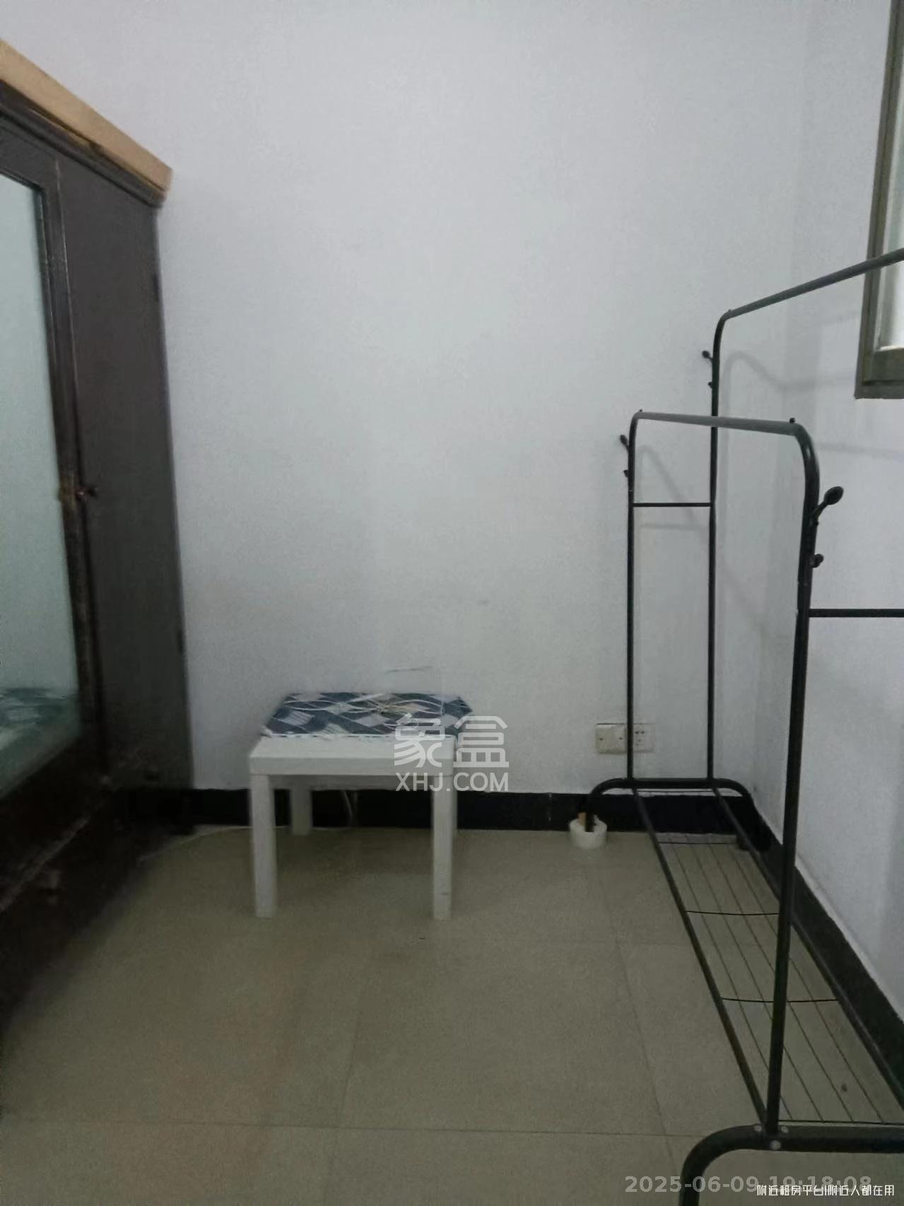 四方商贸城  1室1厅1卫    950.0元/月 四方商贸城  1室1厅1卫    950.0元/月