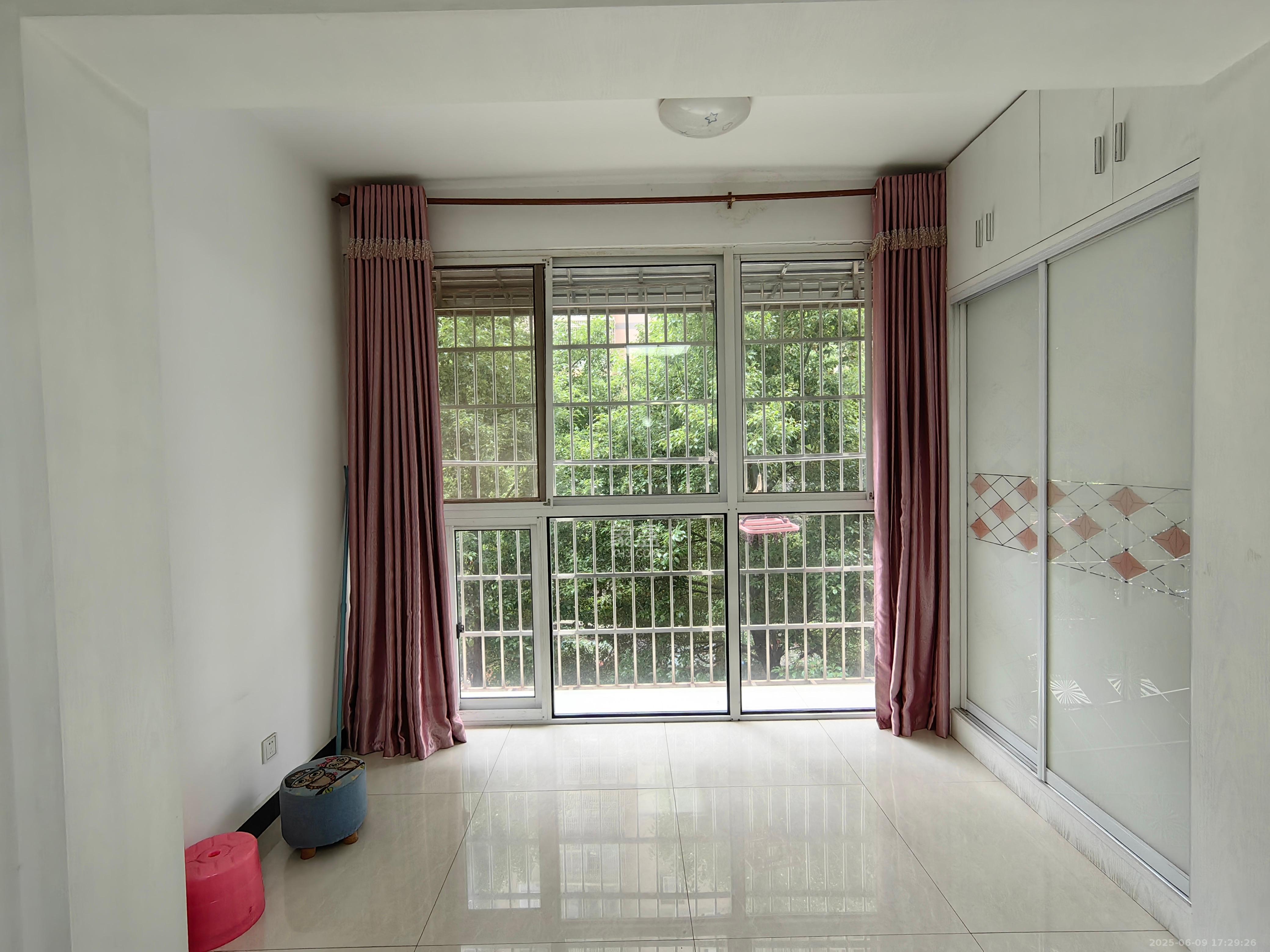 城市山水豪园(山水城市风景) 1室2厅1卫 2400.0元/月 城市山水豪园(山水城市风景) 1室2厅1卫 2400.0元/月室内图