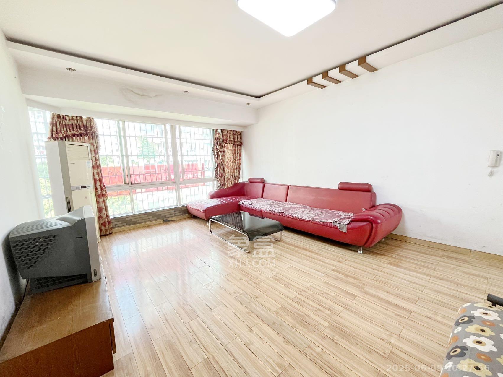 恩瑞麓山名园(龙王港小区) 3室2厅2卫 2000.0元/月 恩瑞麓山名园(龙王港小区) 3室2厅2卫 2000.0元/月室内图