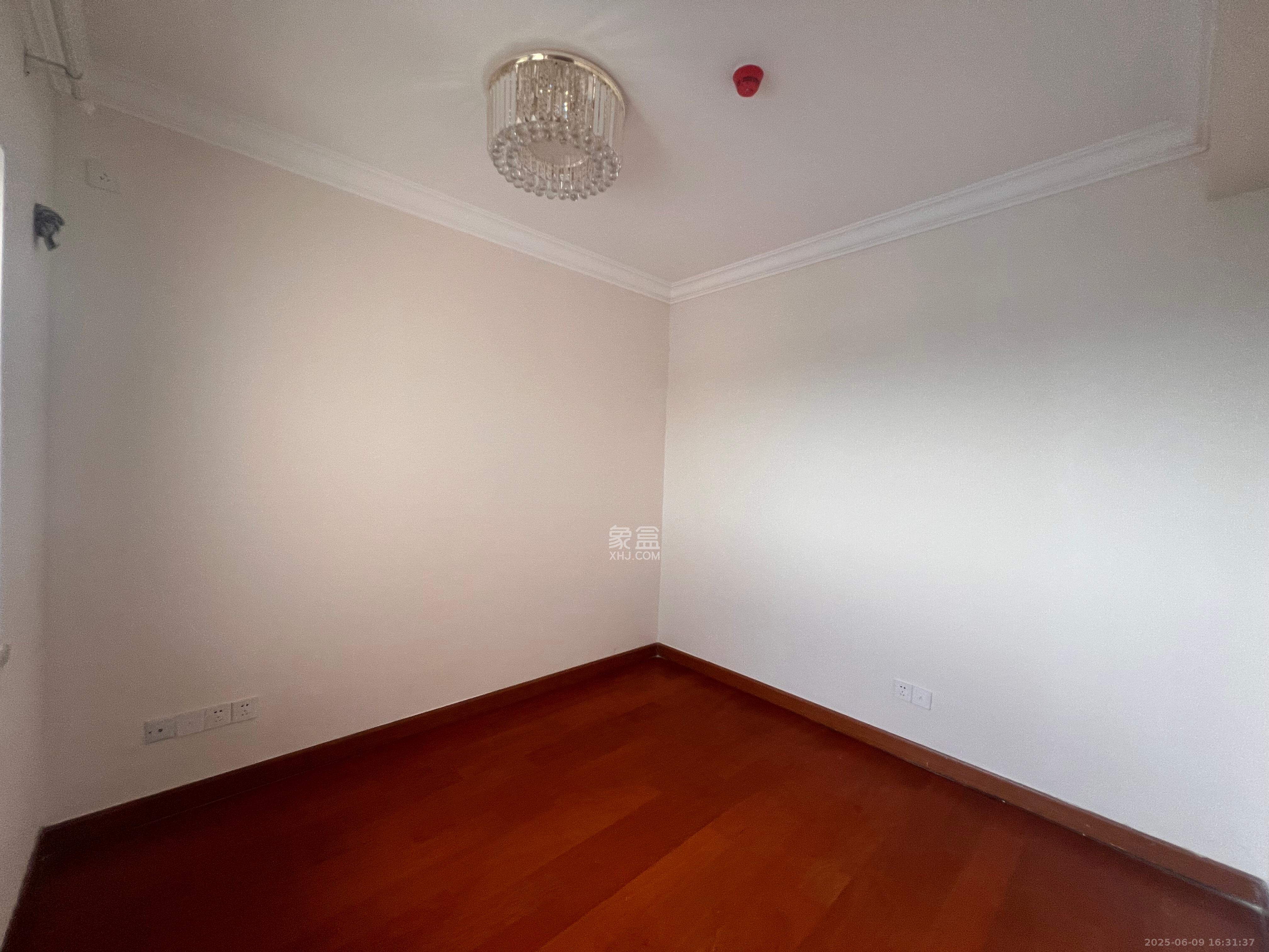 恒大翡翠华庭 2室2厅1卫 1600.0元/月 恒大翡翠华庭 2室2厅1卫 1600.0元/月室内图