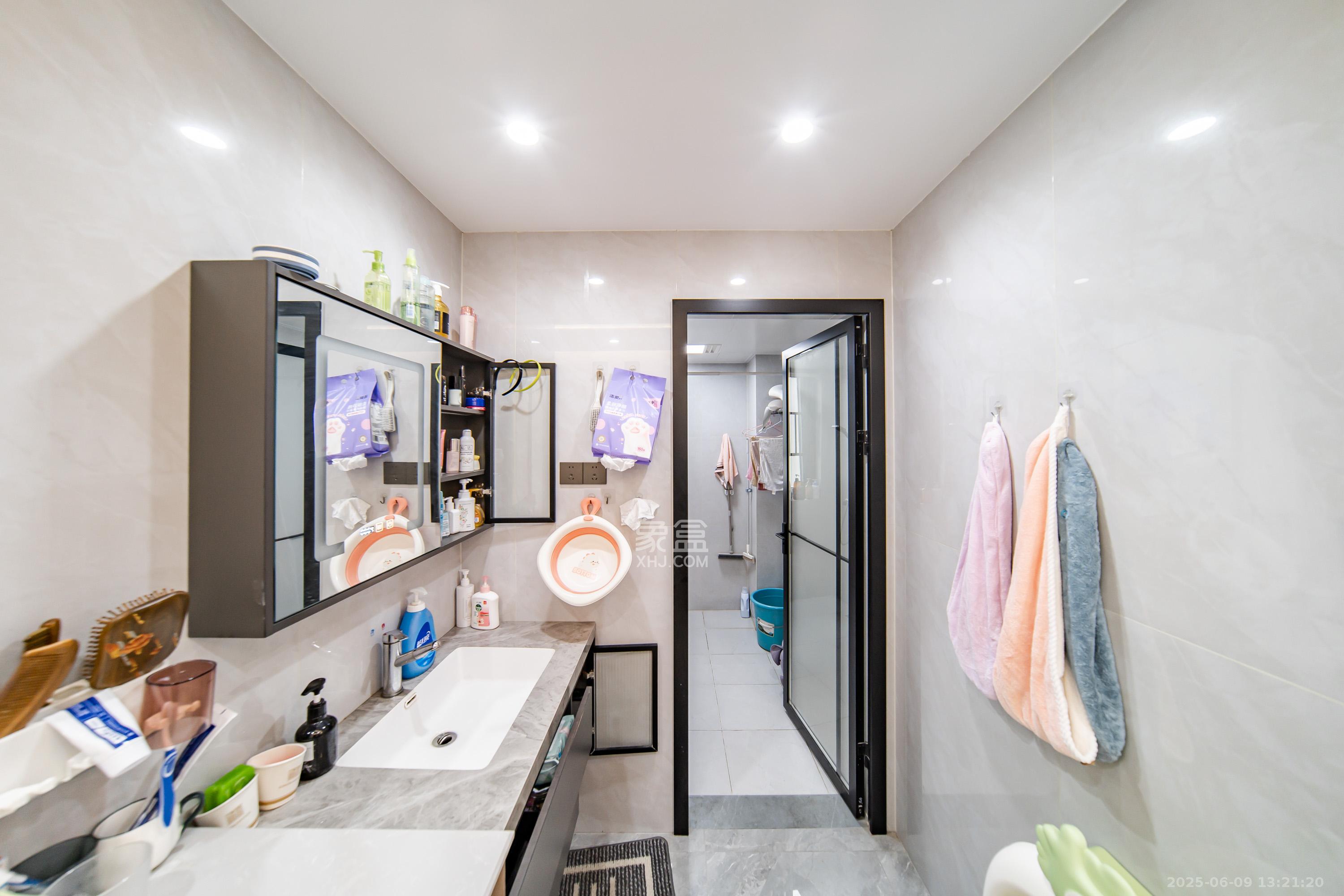 城发恒伟星雅韵(恒伟星辉苑) 4室2厅2卫 172.0万 城发恒伟星雅韵(恒伟星辉苑) 4室2厅2卫 172.0万卫生间