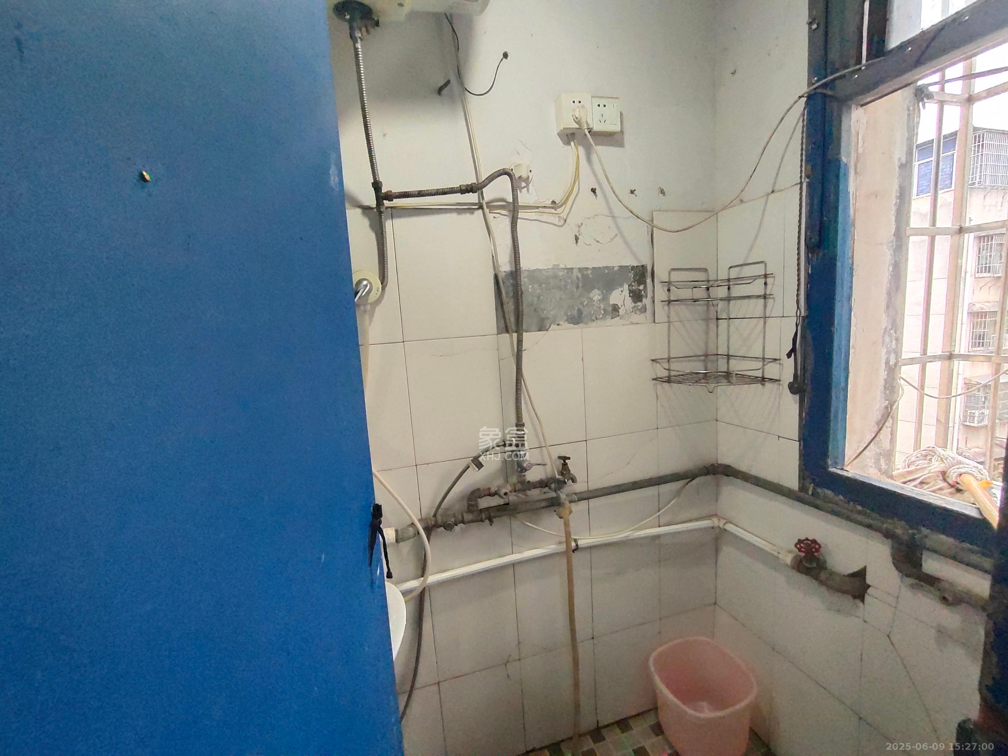 古堆山巷住宅区南湖路宿舍329号 1室1厅1卫 750.0元/月 古堆山巷住宅区南湖路宿舍329号 1室1厅1卫 750.0元/月室内图