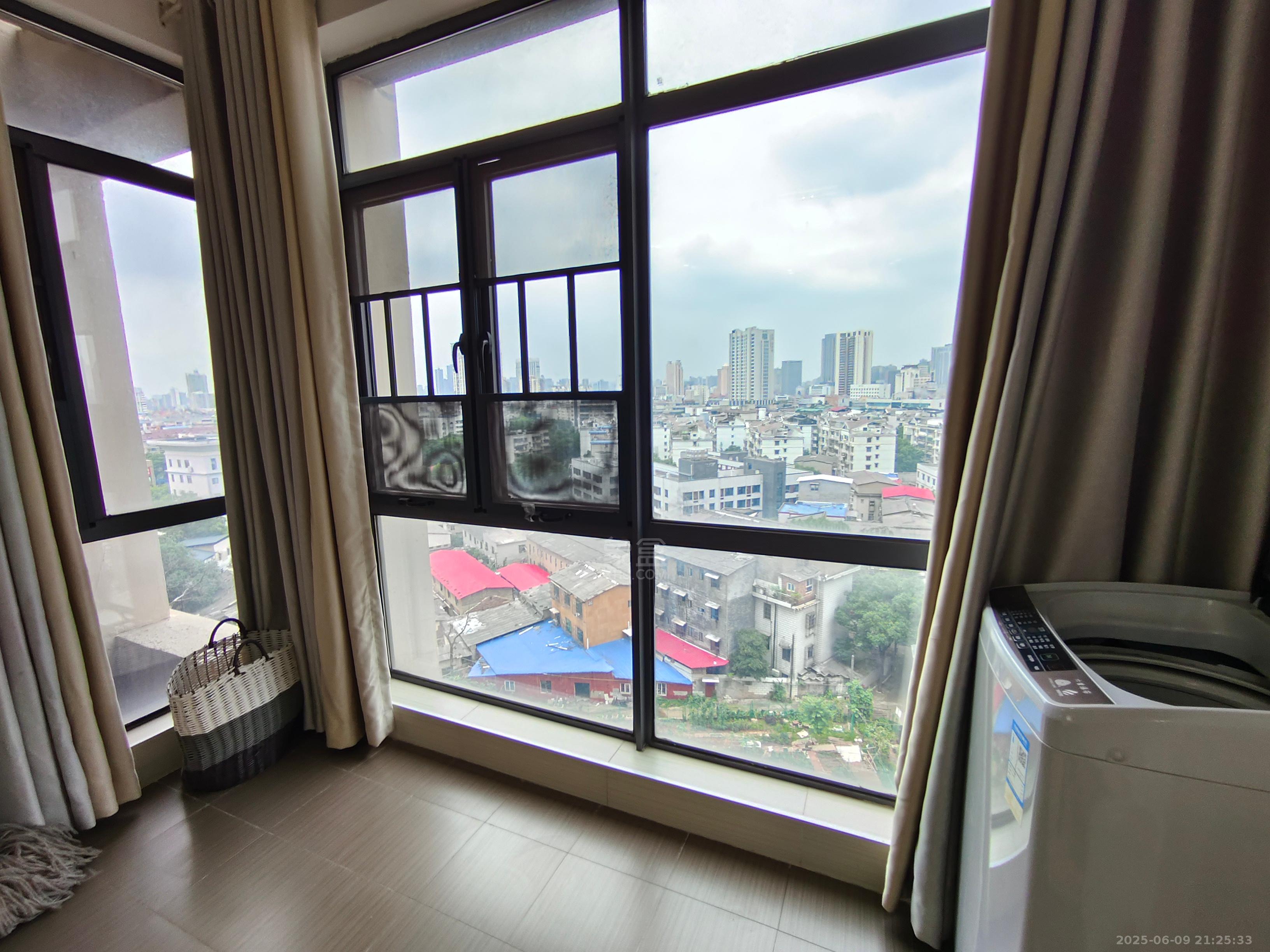 流金岁月-华晨国际 2室2厅1卫 2300.0元/月 流金岁月-华晨国际 2室2厅1卫 2300.0元/月室内图