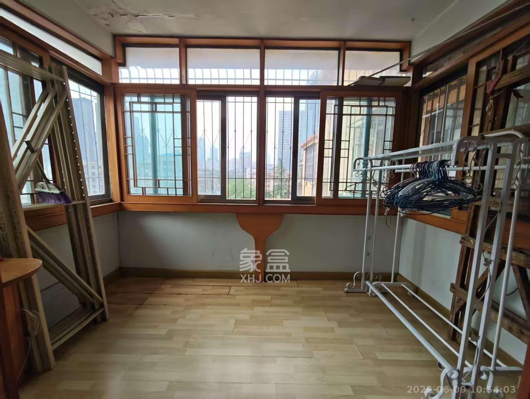 群芳园 1室2厅1卫 2000.0元/月 群芳园 1室2厅1卫 2000.0元/月室内图