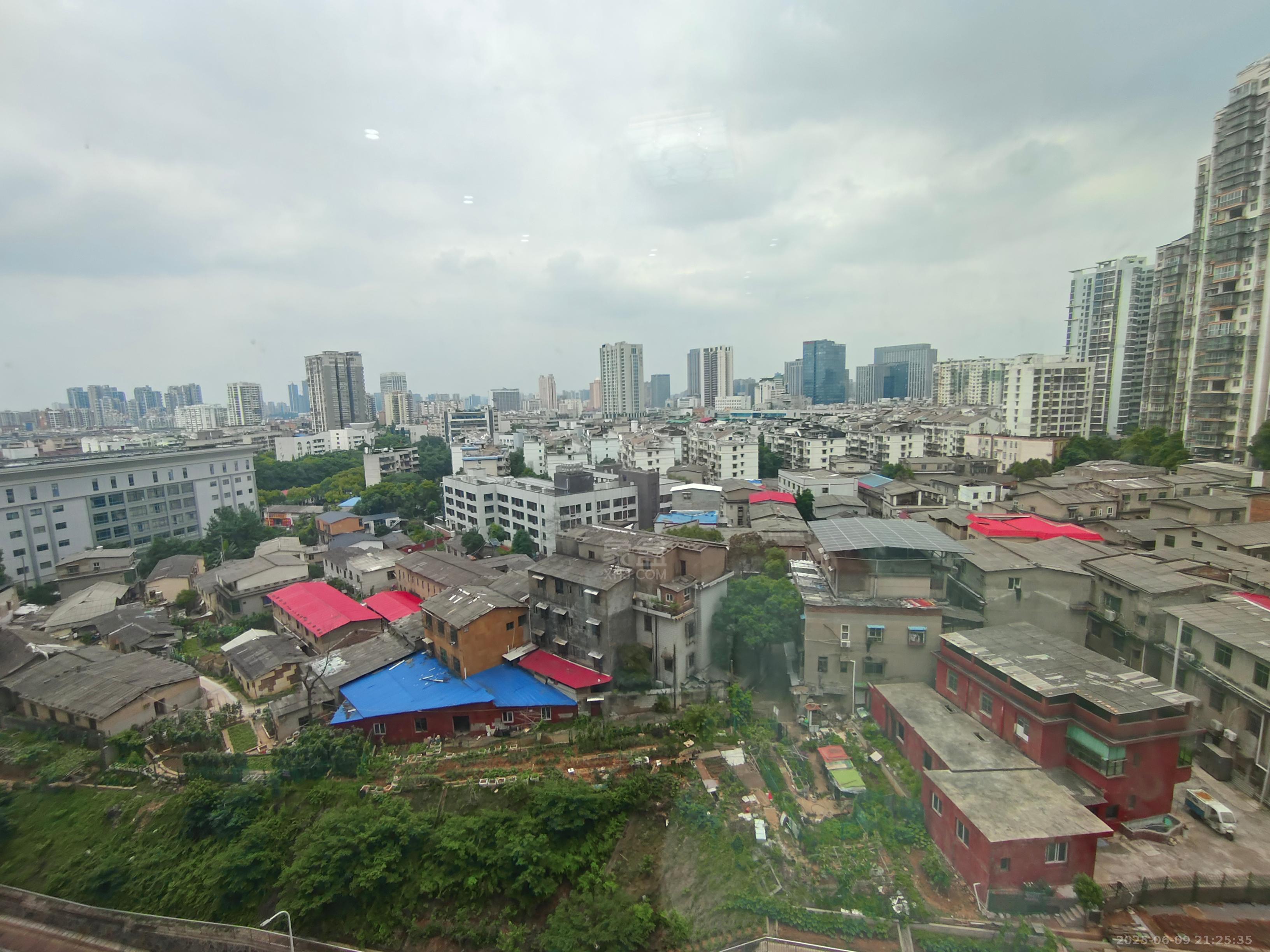 流金岁月-华晨国际 2室2厅1卫 2300.0元/月 流金岁月-华晨国际 2室2厅1卫 2300.0元/月室内图