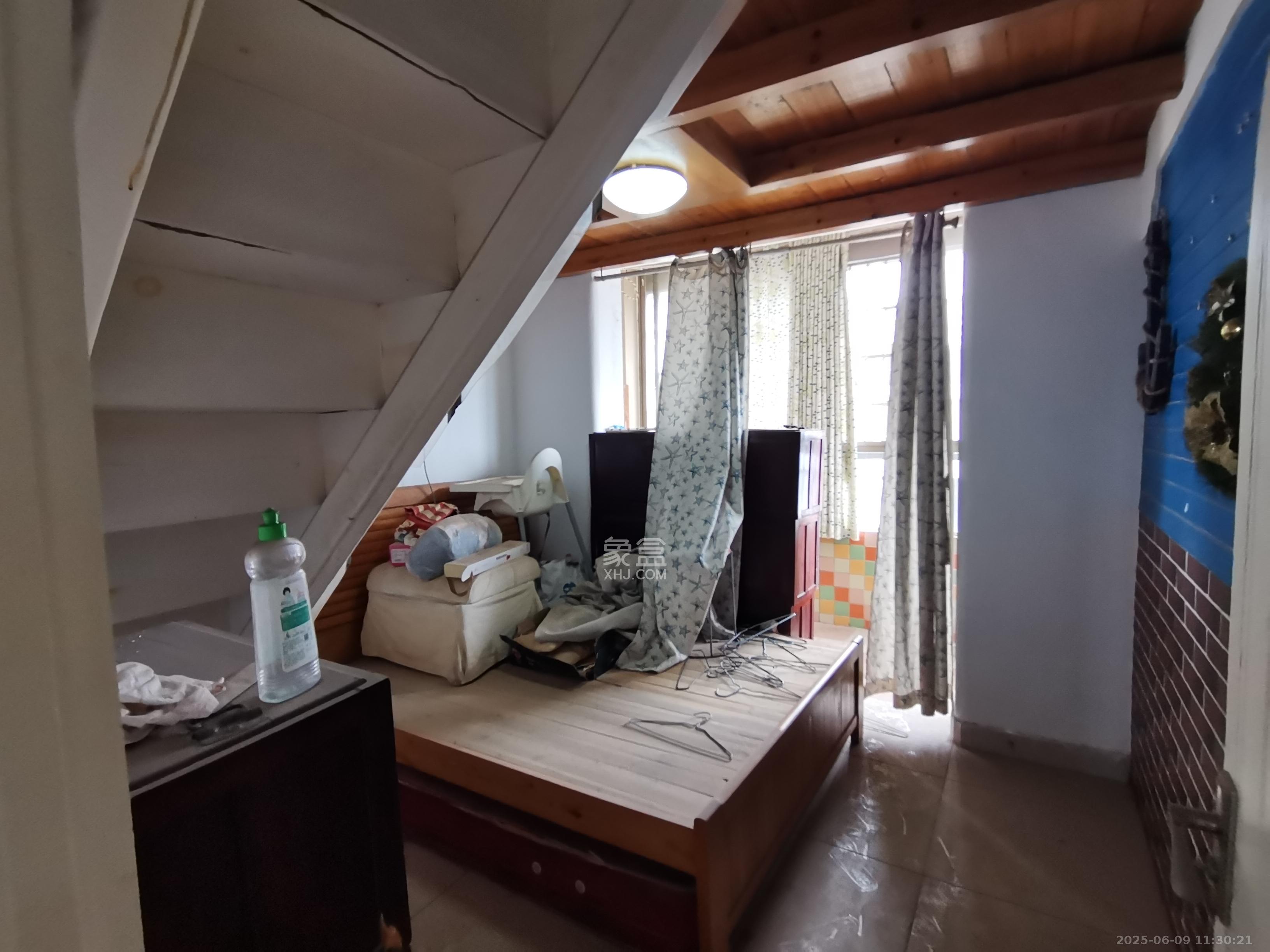 层上观邸  4室2厅1卫   2000.00元/月室内图