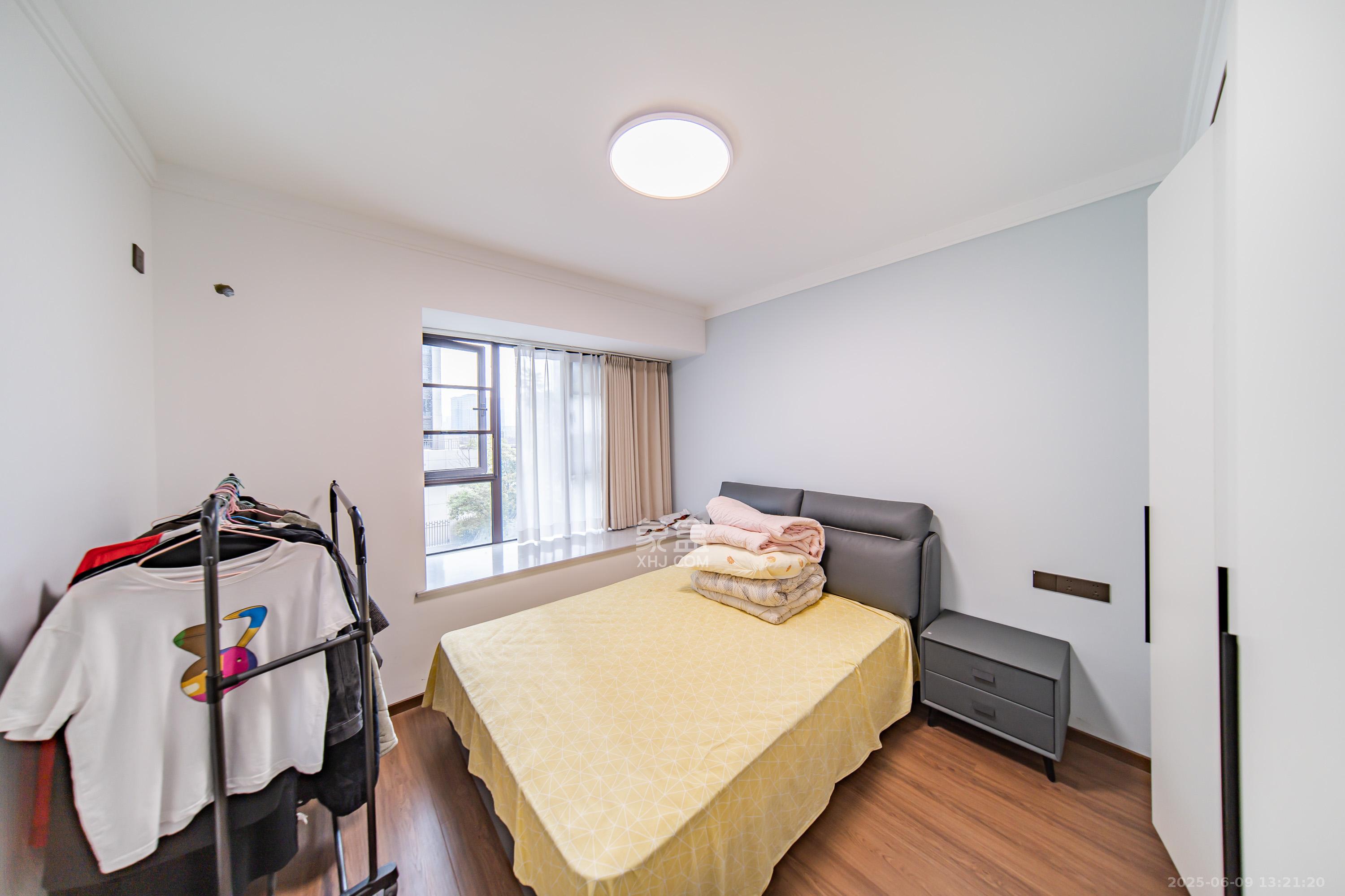 城发恒伟星雅韵(恒伟星辉苑) 4室2厅2卫 172.0万 城发恒伟星雅韵(恒伟星辉苑) 4室2厅2卫 172.0万卧室