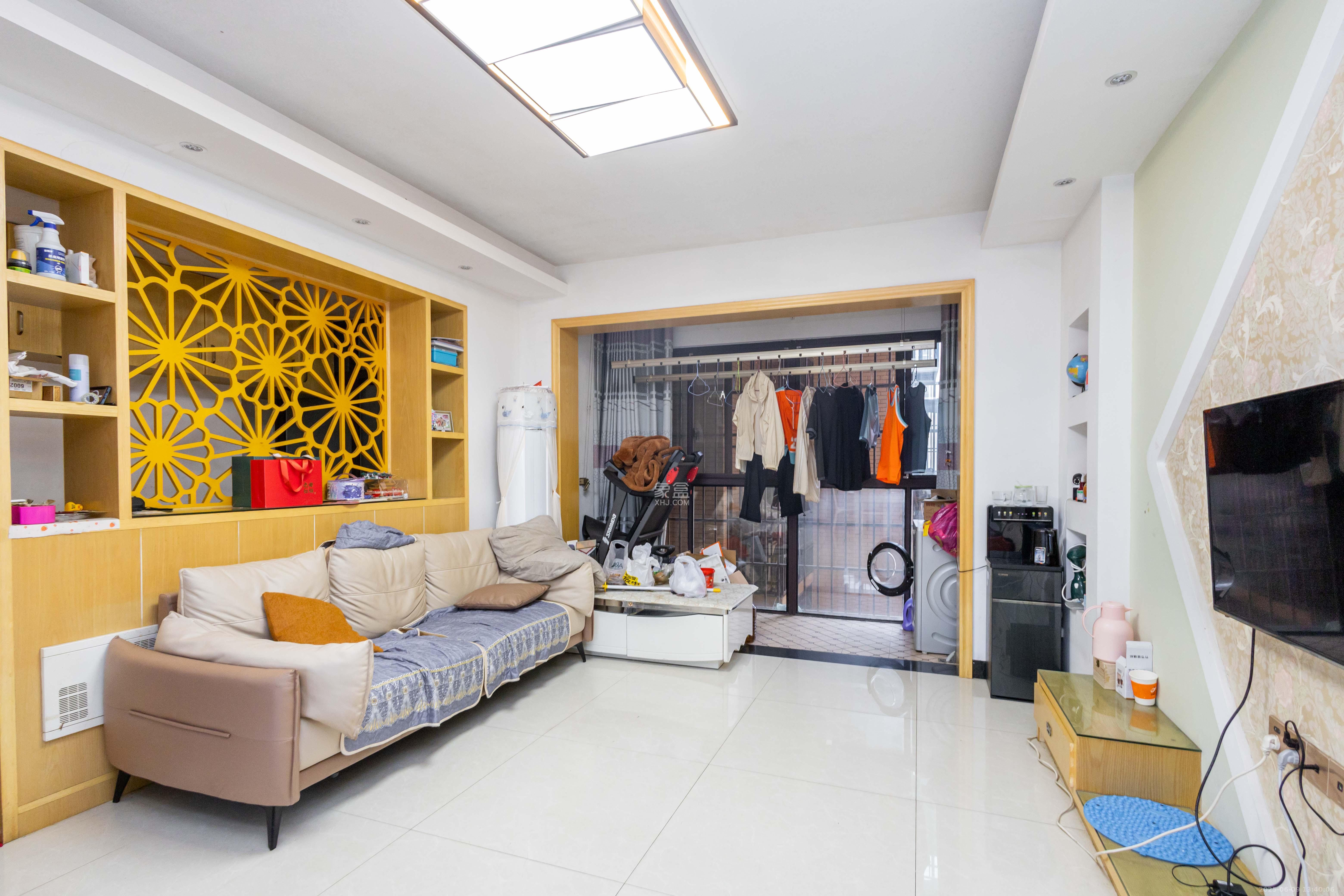 三景华御  3室2厅1卫    69.8万 三景华御  3室2厅1卫    69.8万客厅