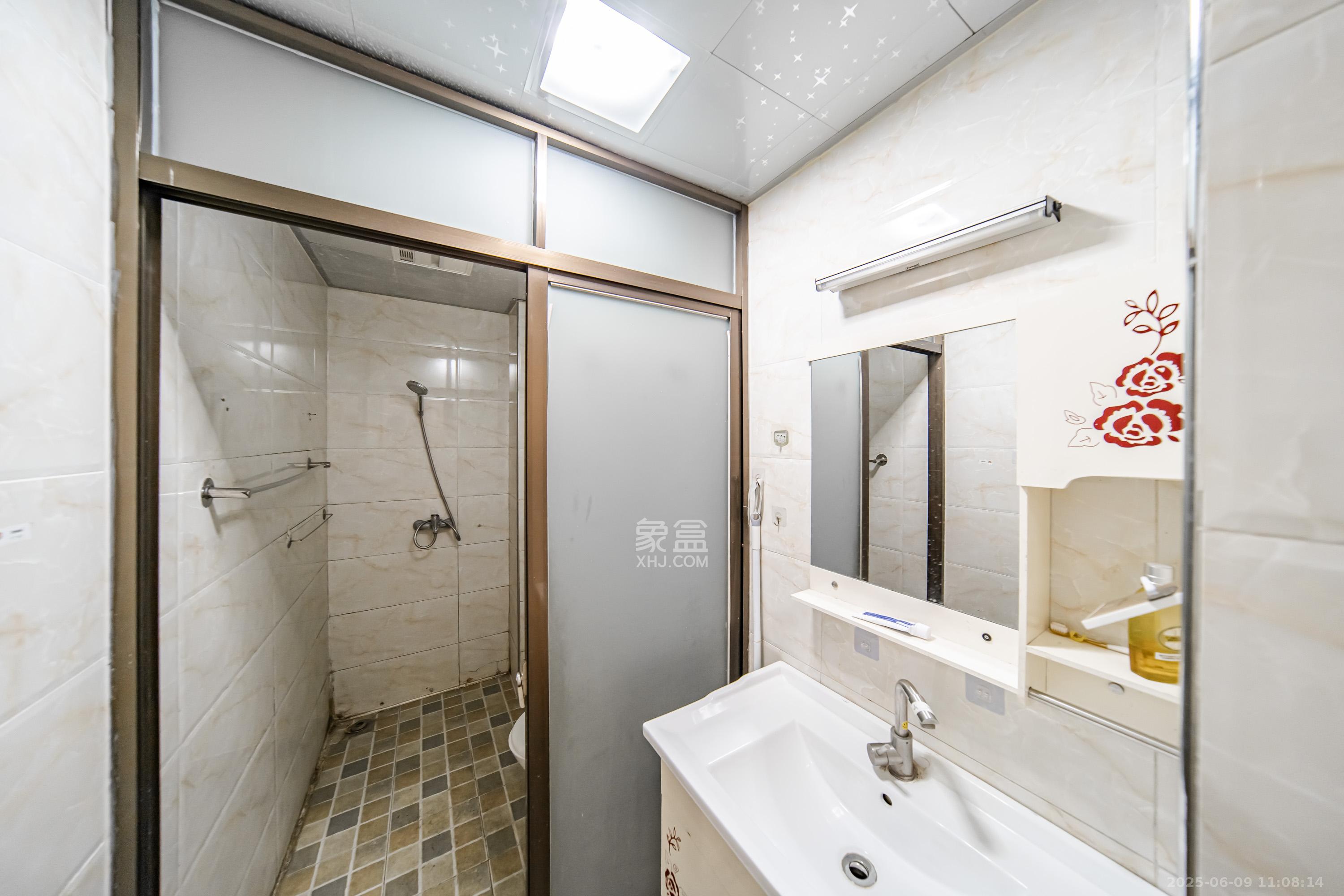 阳光100三期 3室2厅1卫 2400.0元/月 阳光100三期 3室2厅1卫 2400.0元/月室内图