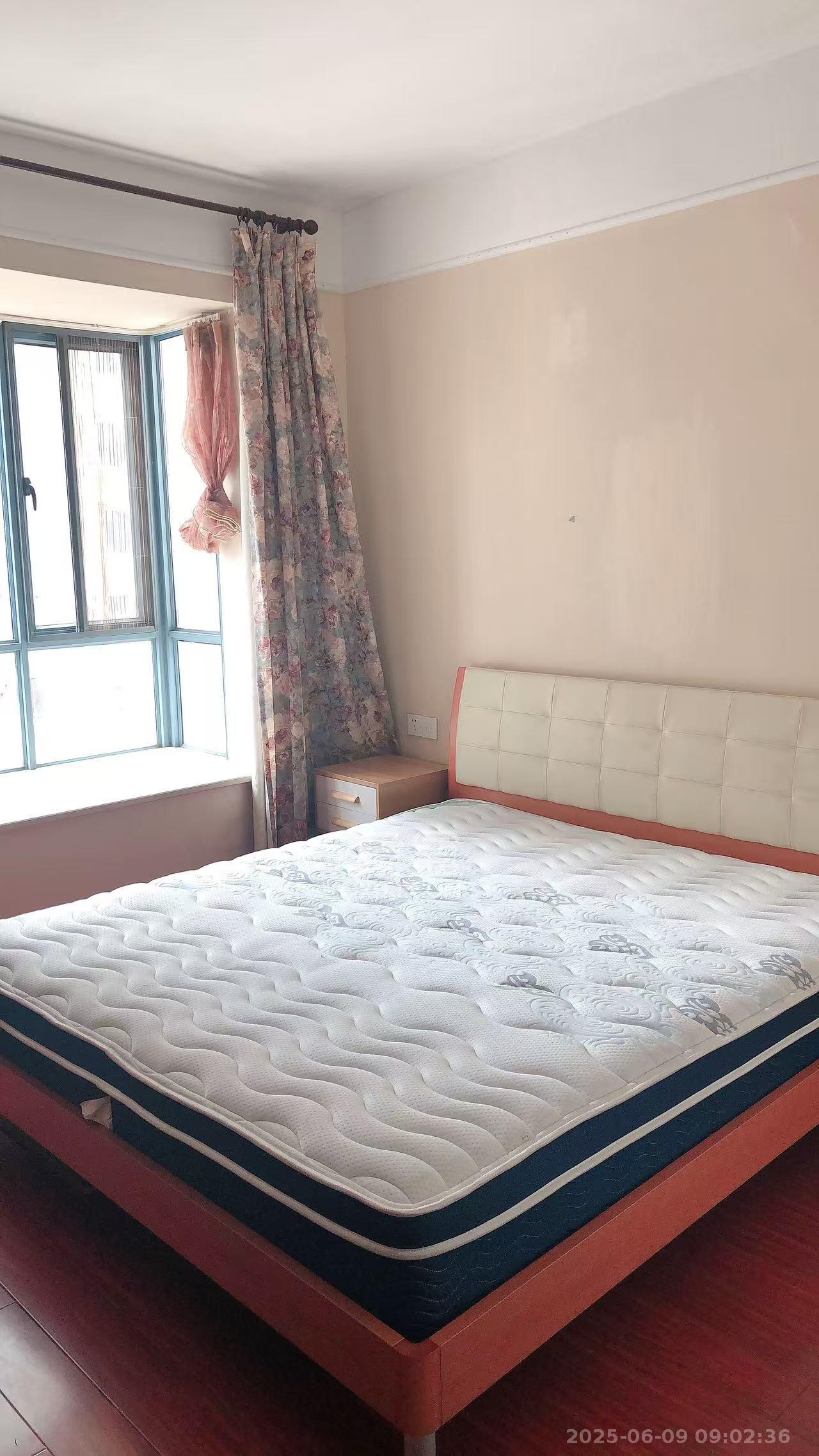 标志浪漫满屋(枫景公寓) 2室1厅1卫 2100.0元/月 标志浪漫满屋(枫景公寓) 2室1厅1卫 2100.0元/月室内图