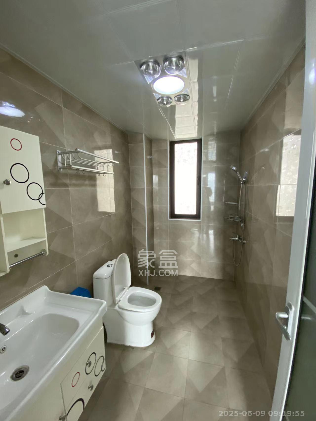 卓越浅水湾  3室2厅2卫   2800.00元/月室内图