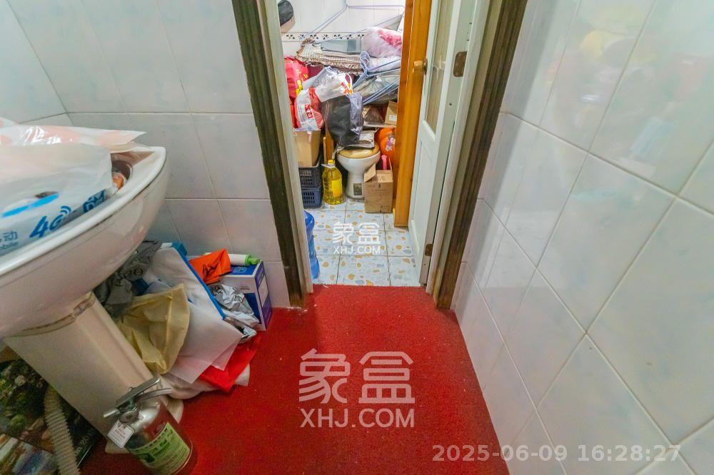 山水人家一二期  3室2厅2卫   1800.00元/月室内图