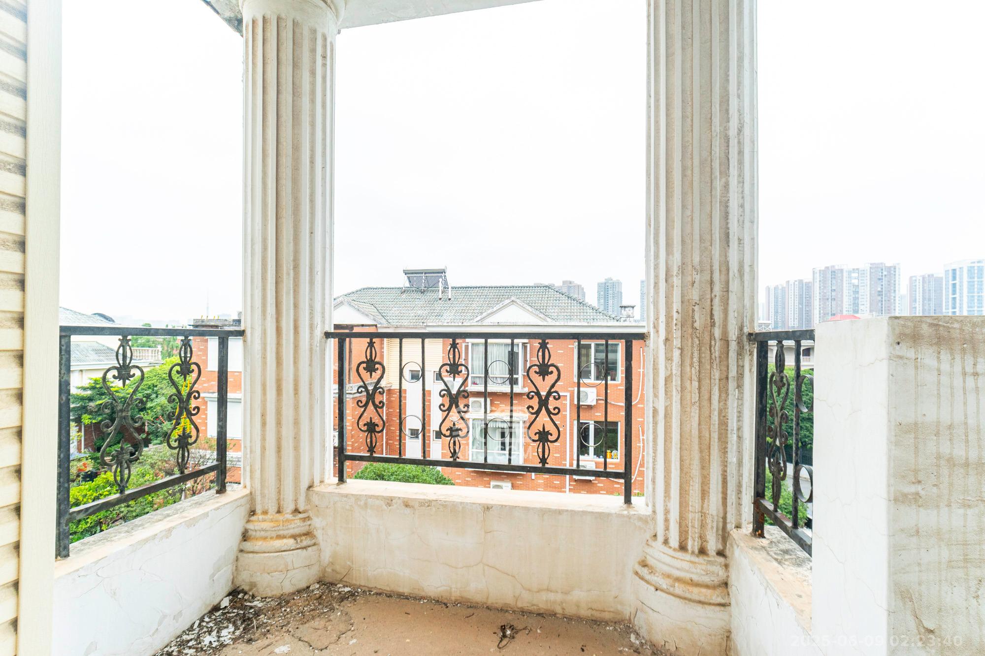 湘龙家园  6室2厅3卫    528.0万 湘龙家园  6室2厅3卫    528.0万阳台