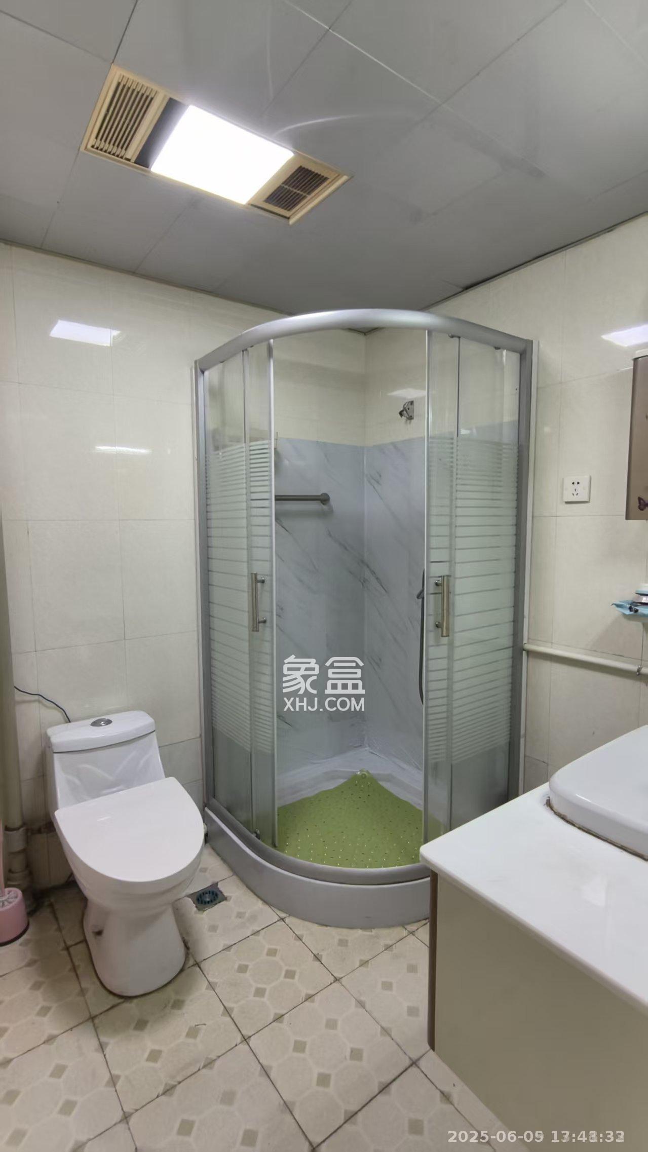 兴汉华庭 3室1厅2卫 2800.0元/月 兴汉华庭 3室1厅2卫 2800.0元/月室内图