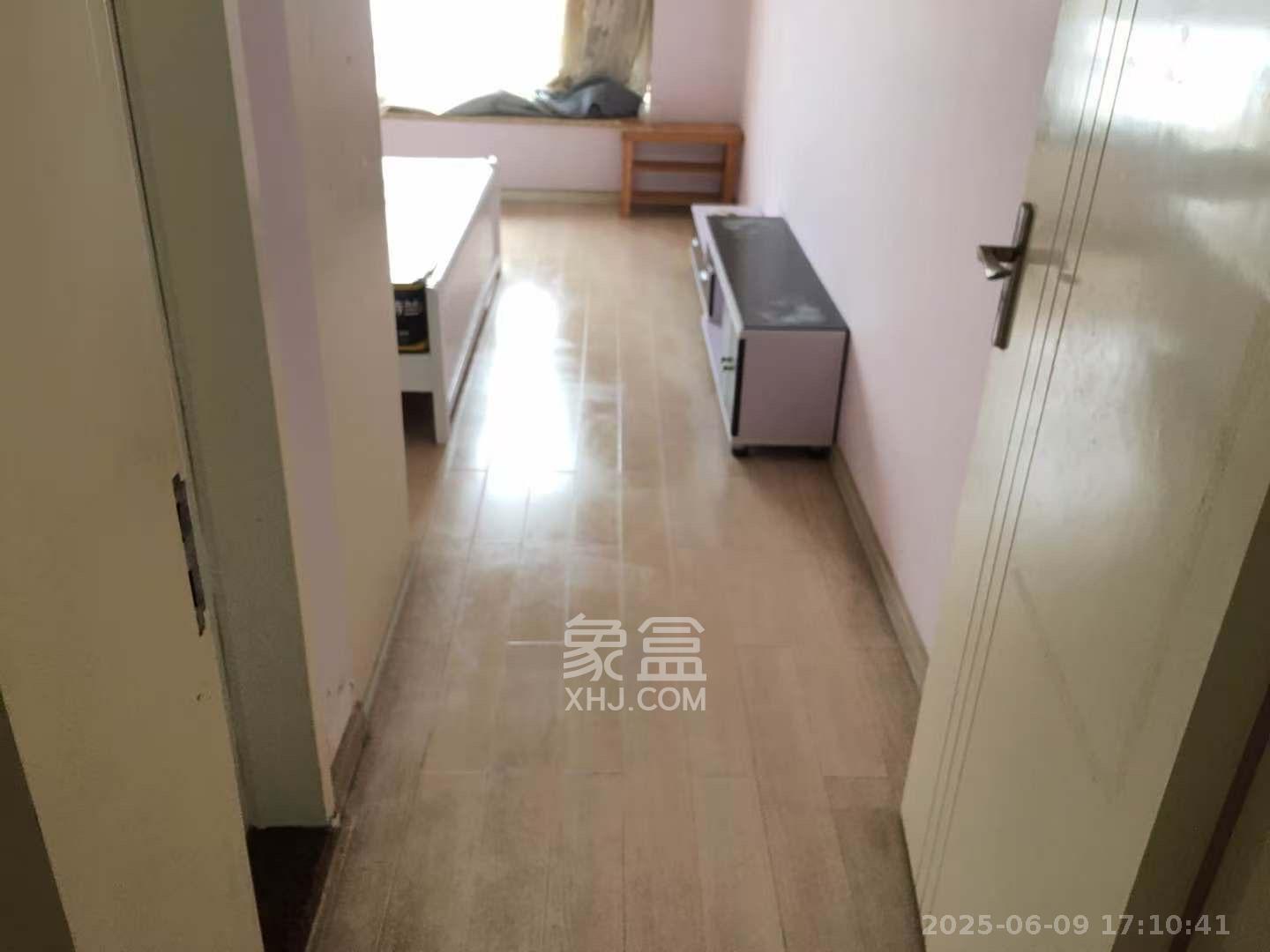 东方名都百草园  3室2厅1卫   1800.00元/月室内图