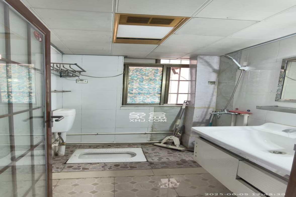 兴汉华庭 3室1厅2卫 2800.0元/月 兴汉华庭 3室1厅2卫 2800.0元/月室内图