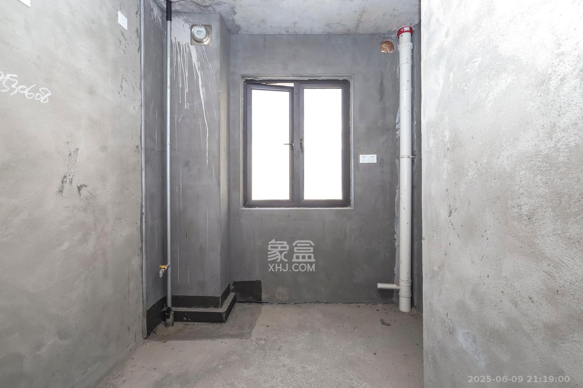 绿地海外滩二期 3室2厅1卫 43.0万 绿地海外滩二期 3室2厅1卫 43.0万厨房