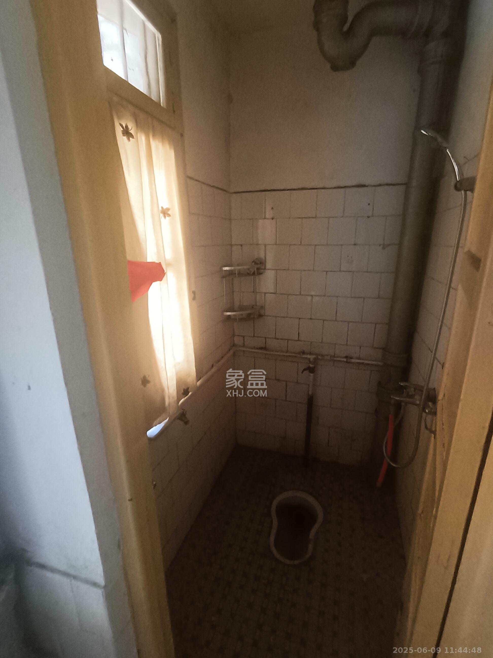 人民新村 3室1厅1卫 2000.0元/月 人民新村 3室1厅1卫 2000.0元/月室内图