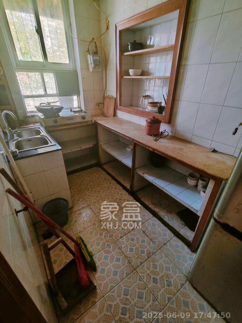 湘雅医学院(湘雅附一北院) 3室2厅1卫 2400.0元/月 湘雅医学院(湘雅附一北院) 3室2厅1卫 2400.0元/月室内图