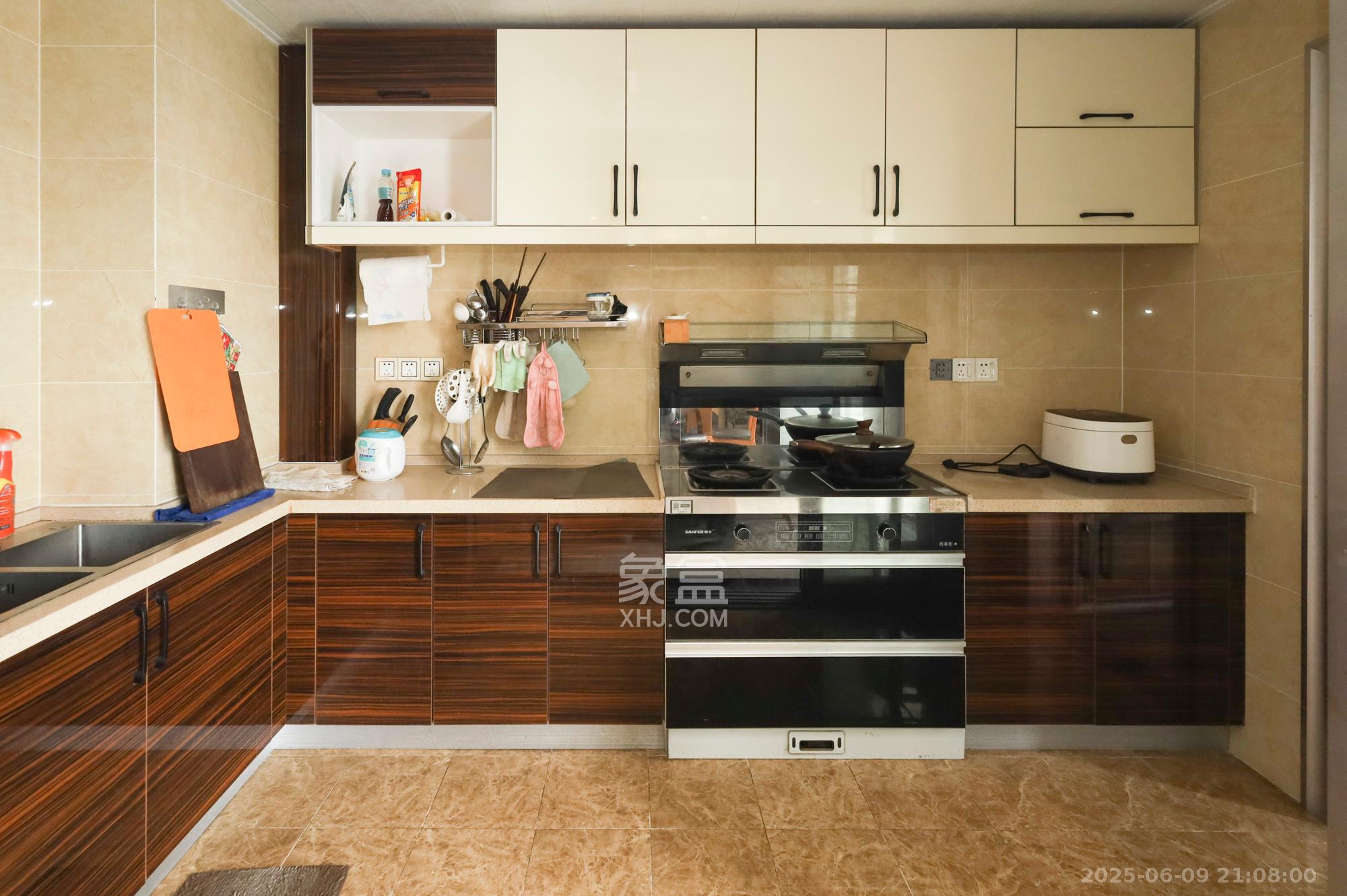 秀峰景园(领秀峰) 3室2厅2卫 110.0万 秀峰景园(领秀峰) 3室2厅2卫 110.0万厨房