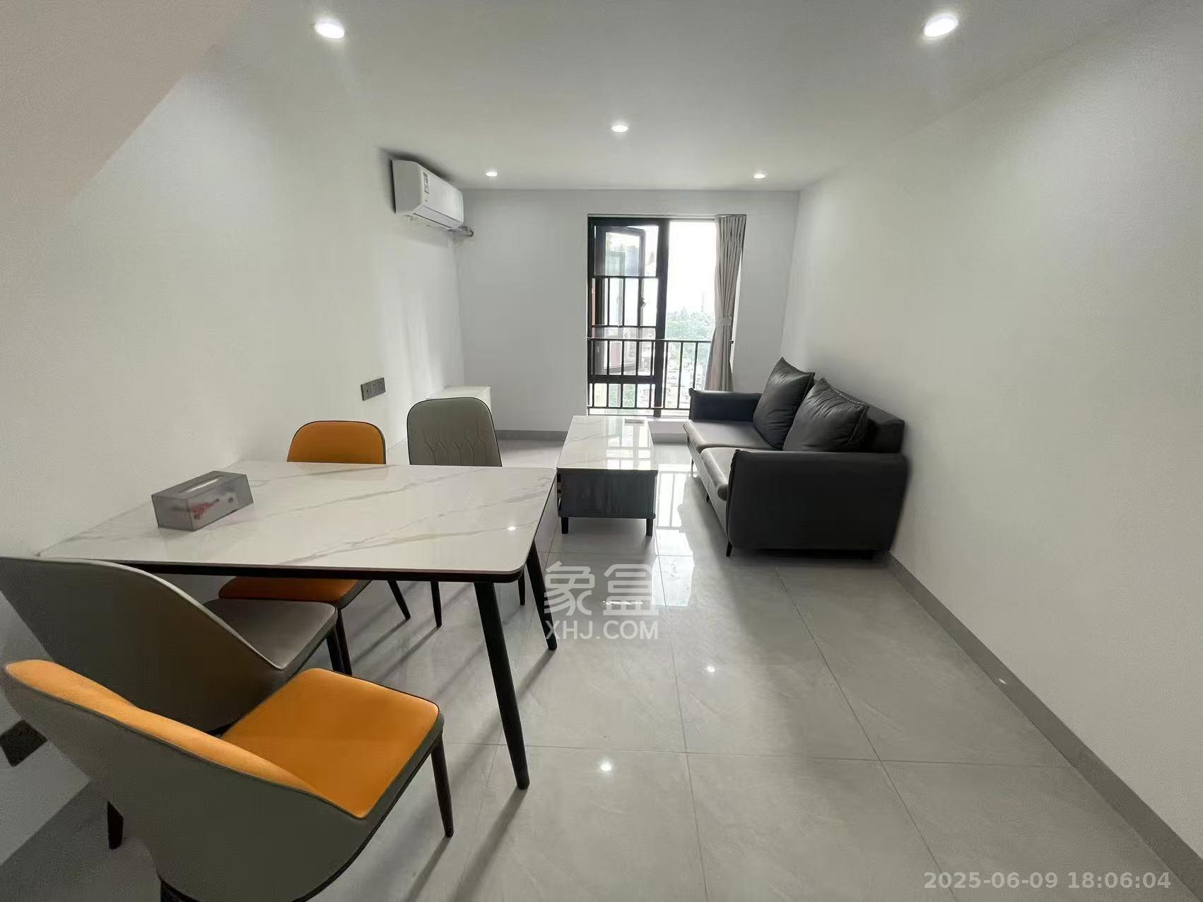 卓越江岸  2室1厅1卫    2000.0元/月 卓越江岸  2室1厅1卫    2000.0元/月