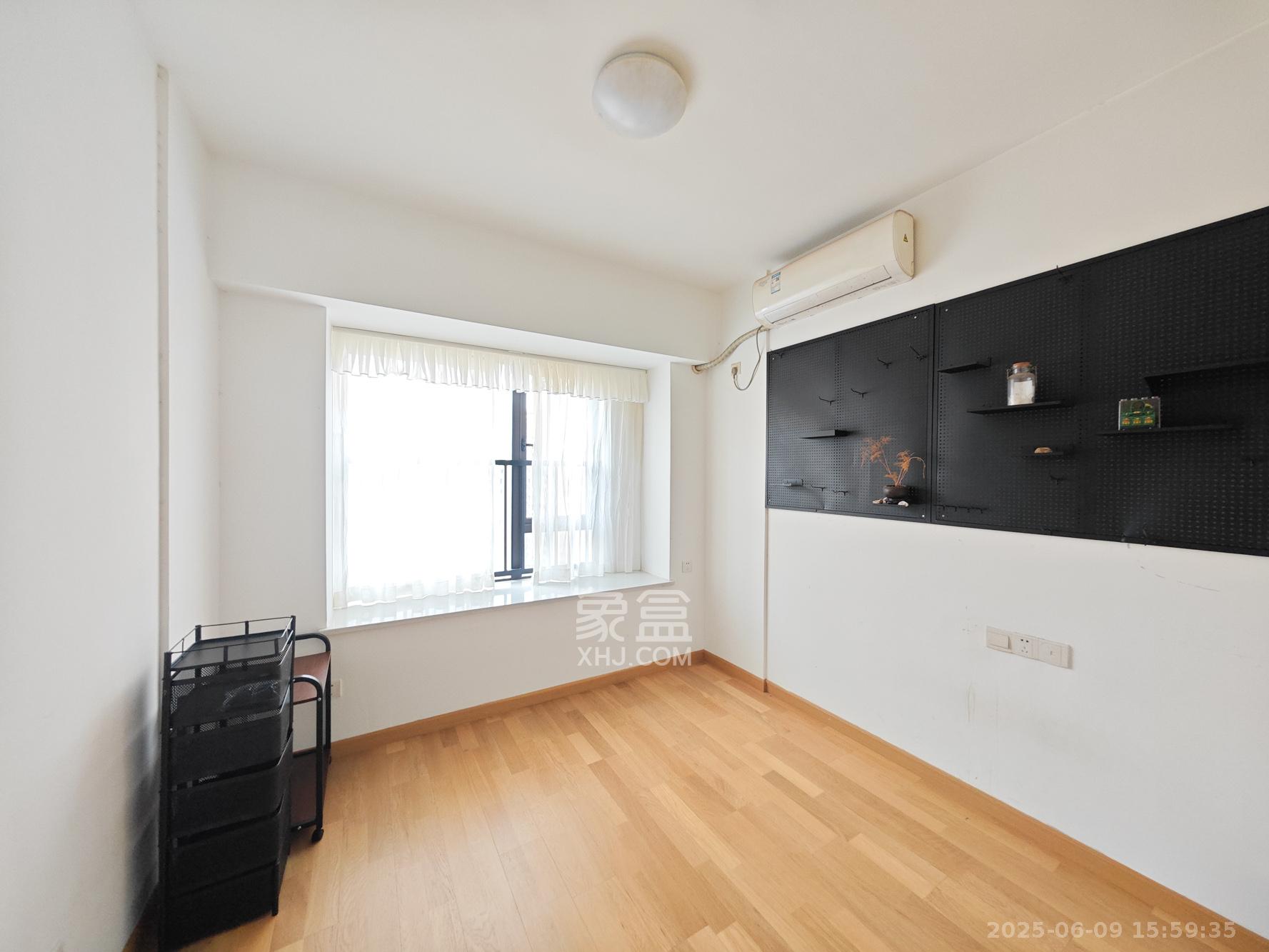 合能枫丹丽舍(柏悦名苑) 3室2厅2卫 130.0万 合能枫丹丽舍(柏悦名苑) 3室2厅2卫 130.0万卧室