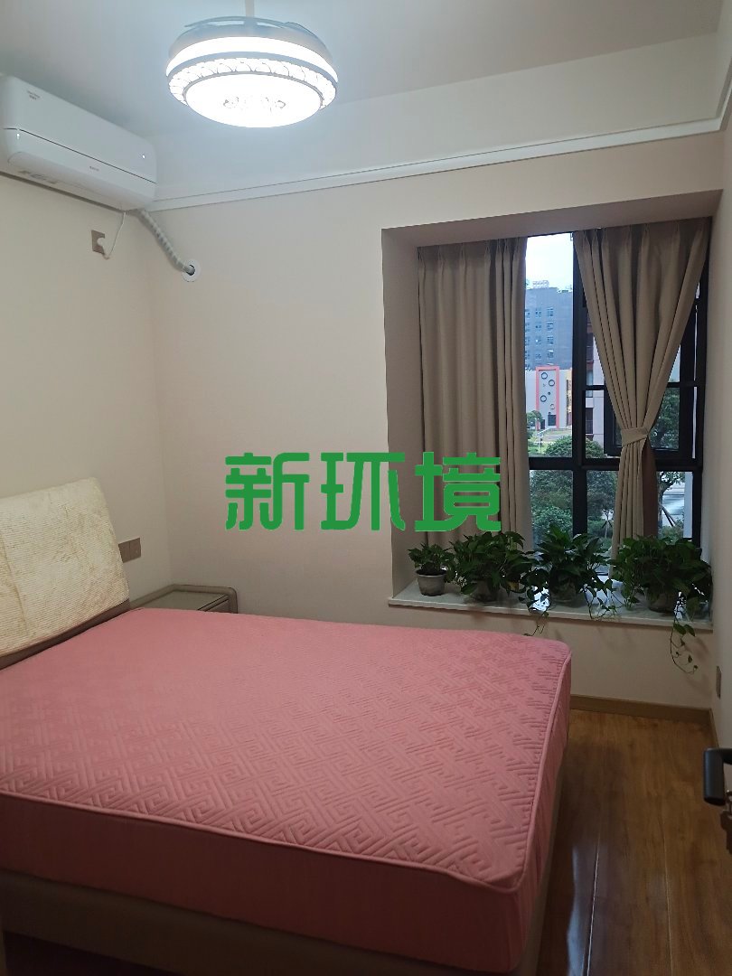 南门口安置小区  4室2厅2卫   125.00万客厅