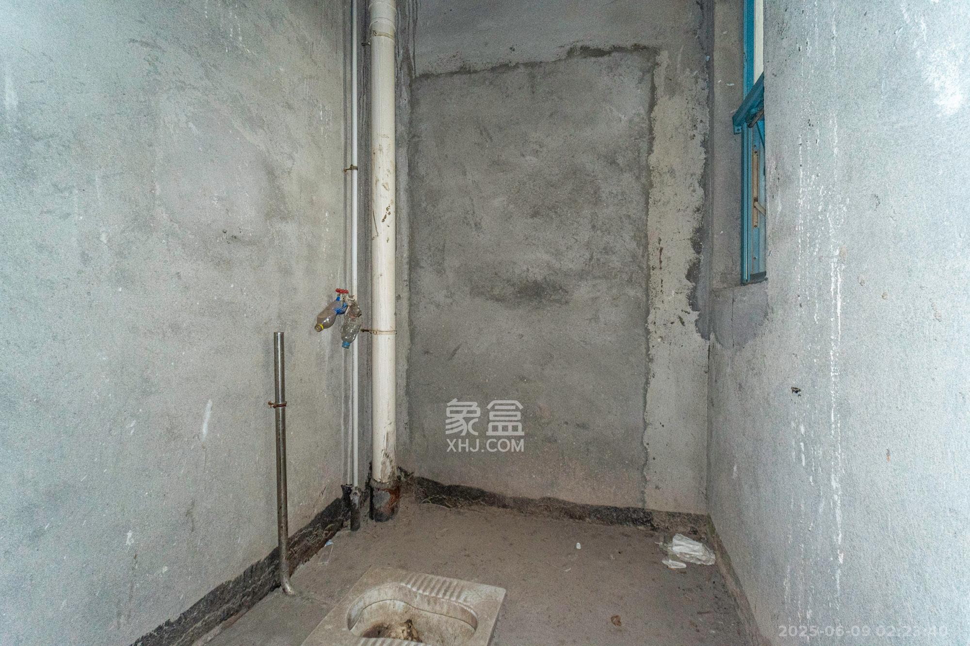 湘龙家园  6室2厅3卫    528.0万 湘龙家园  6室2厅3卫    528.0万卫生间