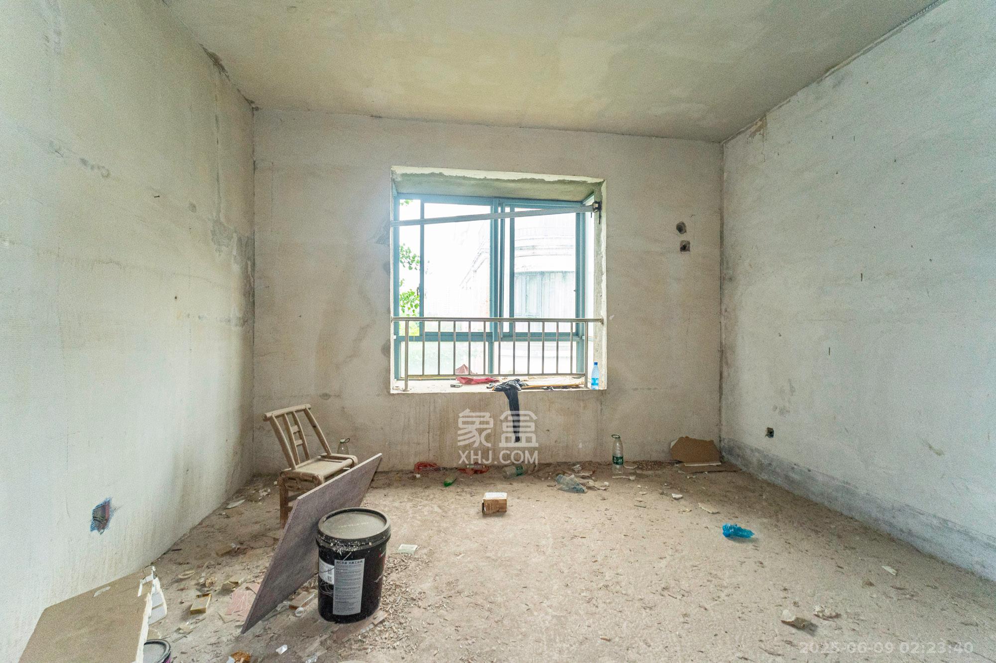 湘龙家园  6室2厅3卫    528.0万 湘龙家园  6室2厅3卫    528.0万卧室