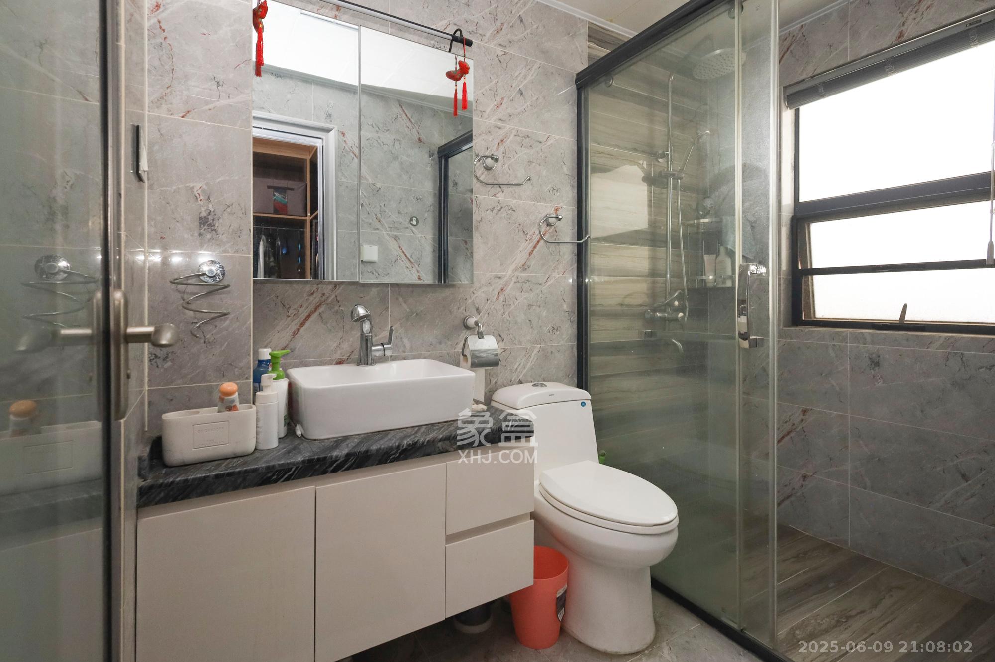 秀峰景园(领秀峰) 3室2厅2卫 110.0万 秀峰景园(领秀峰) 3室2厅2卫 110.0万卫生间